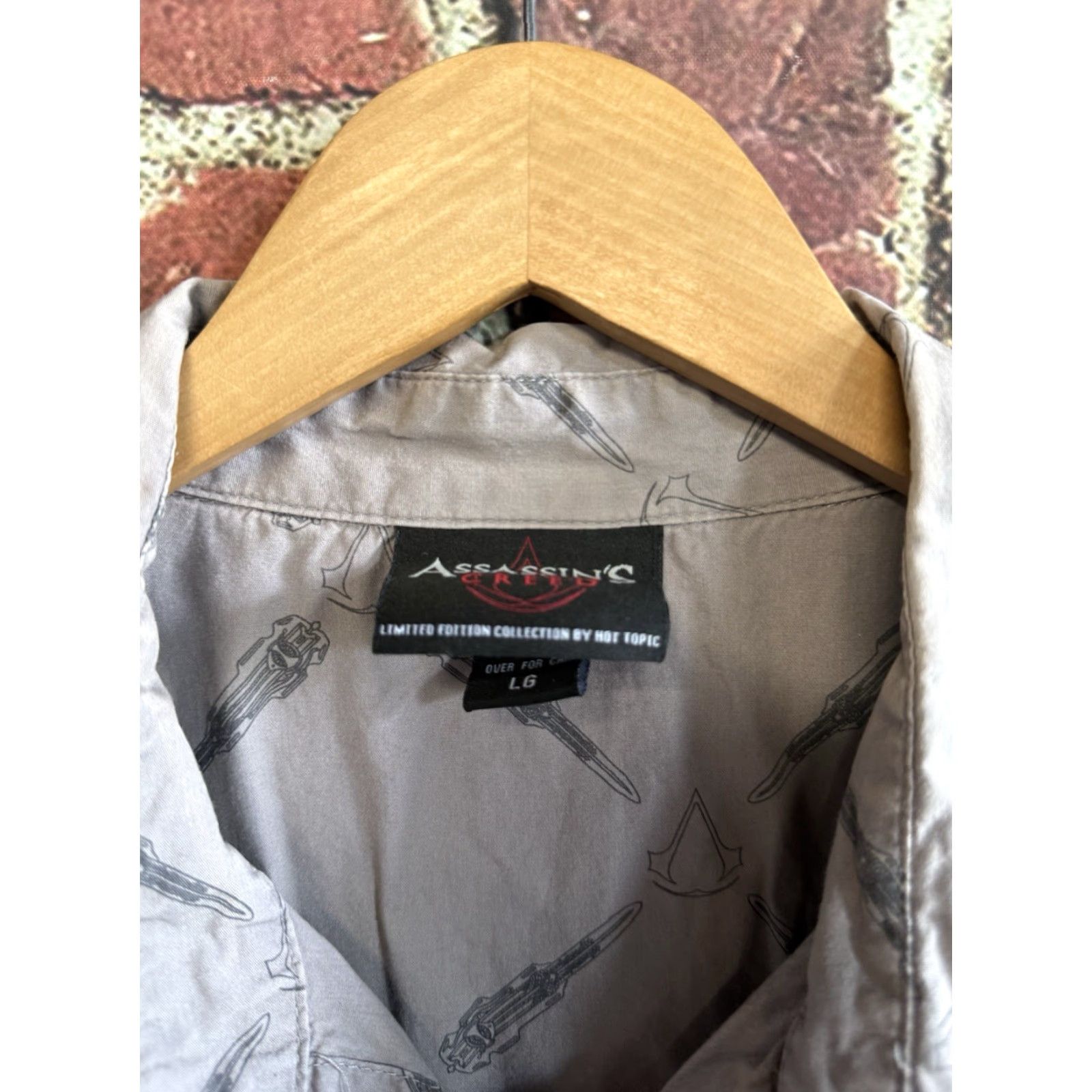 Vintage Assassins Creed Mens Gray Long Sleeve Button-Up Shirt Size Large Graphic Shirt Mens Gray Long Sleeve Button-Up Graphic Charter? Size US S / EU 44-46 / 1 - 3 Thumbnail