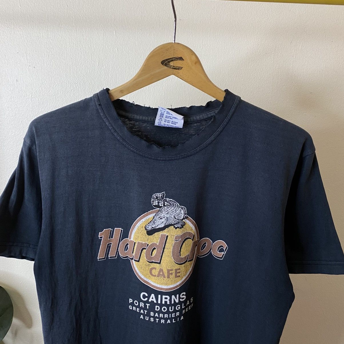 Vintage 1990s Hard Croc Cafe Parody Funny Humor Sunfaded Tee Size US M / EU 48-50 / 2 - 2 Thumbnail