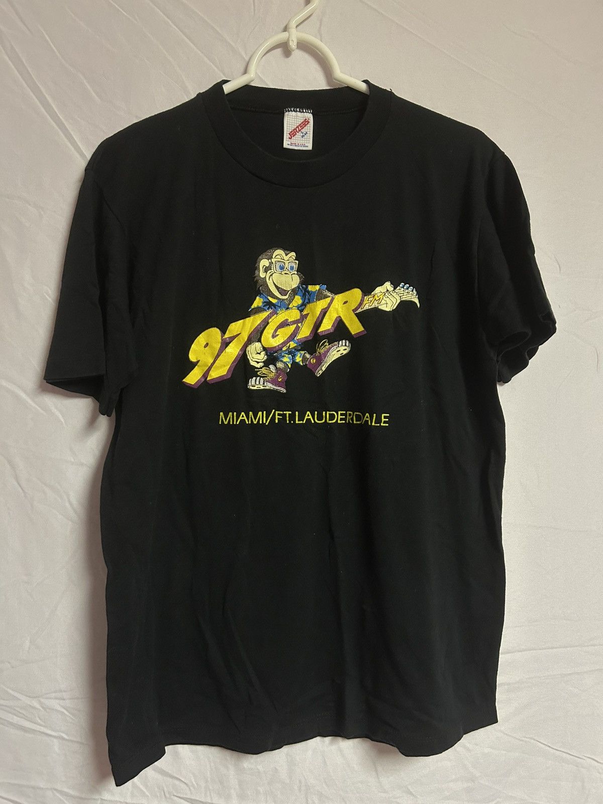 Vintage Vintage 97GTRfm Miami Radio Station Monkey w/ Guitar Tshirt Size US L / EU 52-54 / 3 - 1 Thumbnail