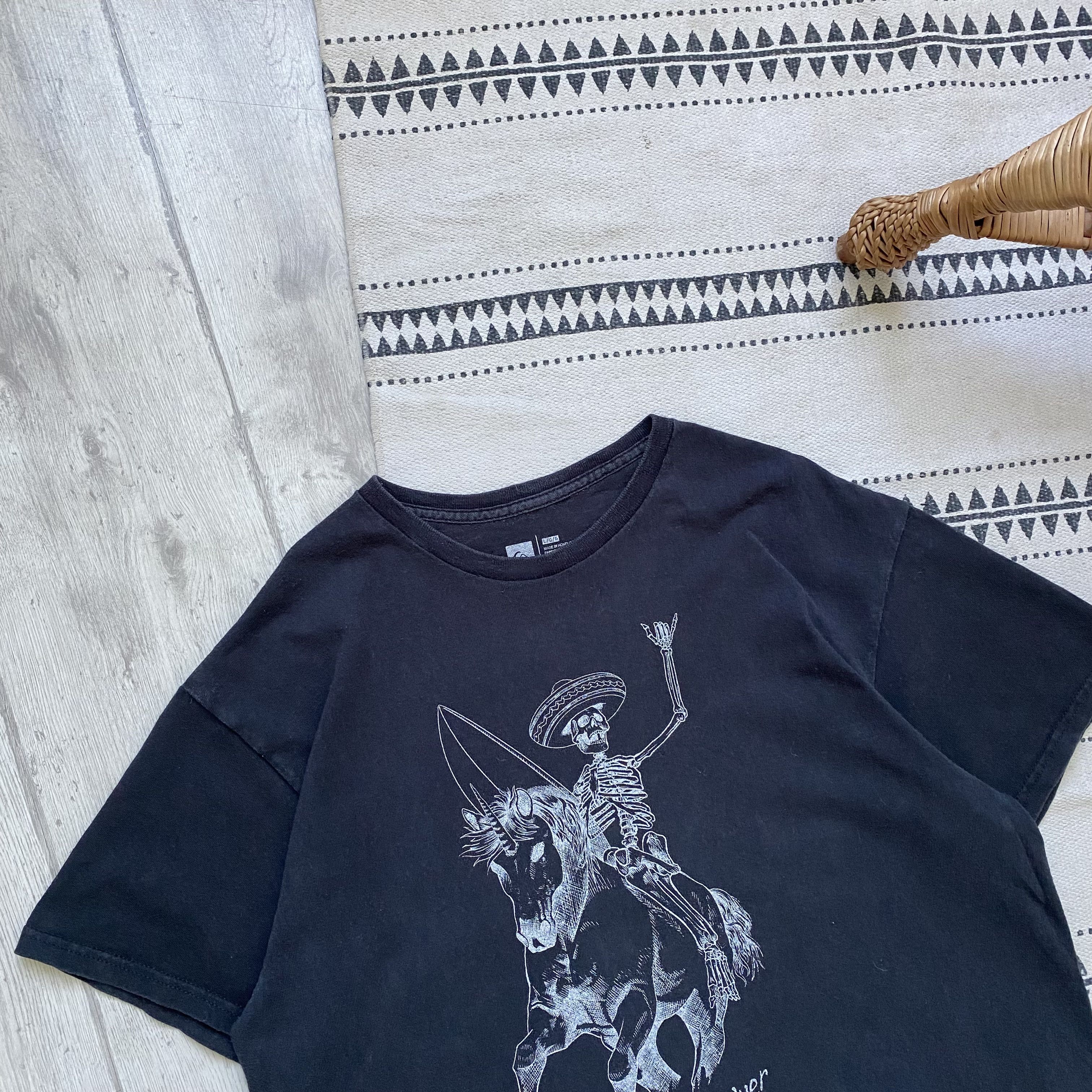 Quiksilver ☠️ Vintage Faded QUIKSILVER Skeleton Tee surfing Size US M / EU 48-50 / 2 - 2 Thumbnail