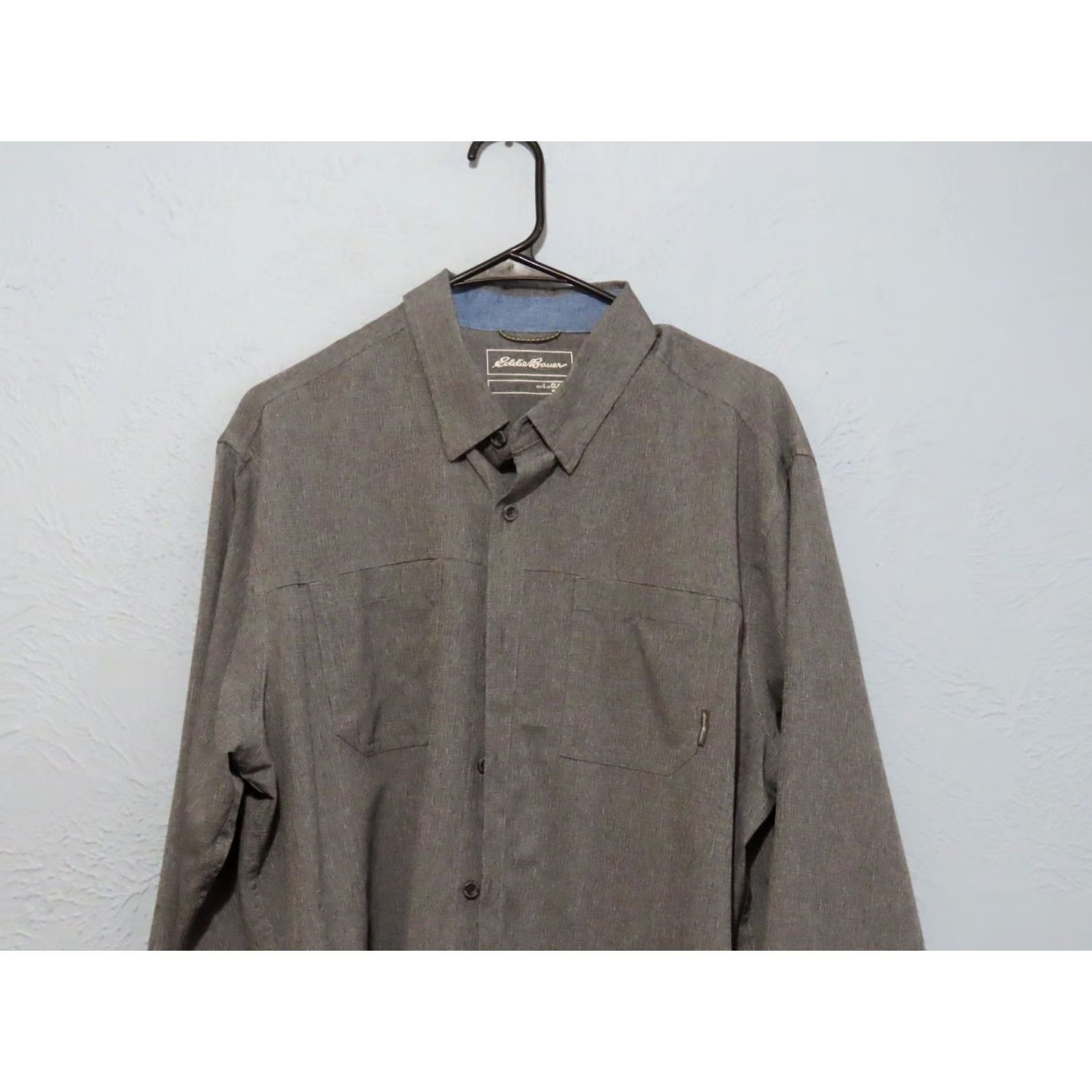 Eddie Bauer Eddie Bauer Long Sleeve Button-Up Shirt Mens L Gray Classic Outdoor Breathable Pockets Lightweight Microfiber Regular Fit Black? Size US L / EU 52-54 / 3 - 5 Thumbnail