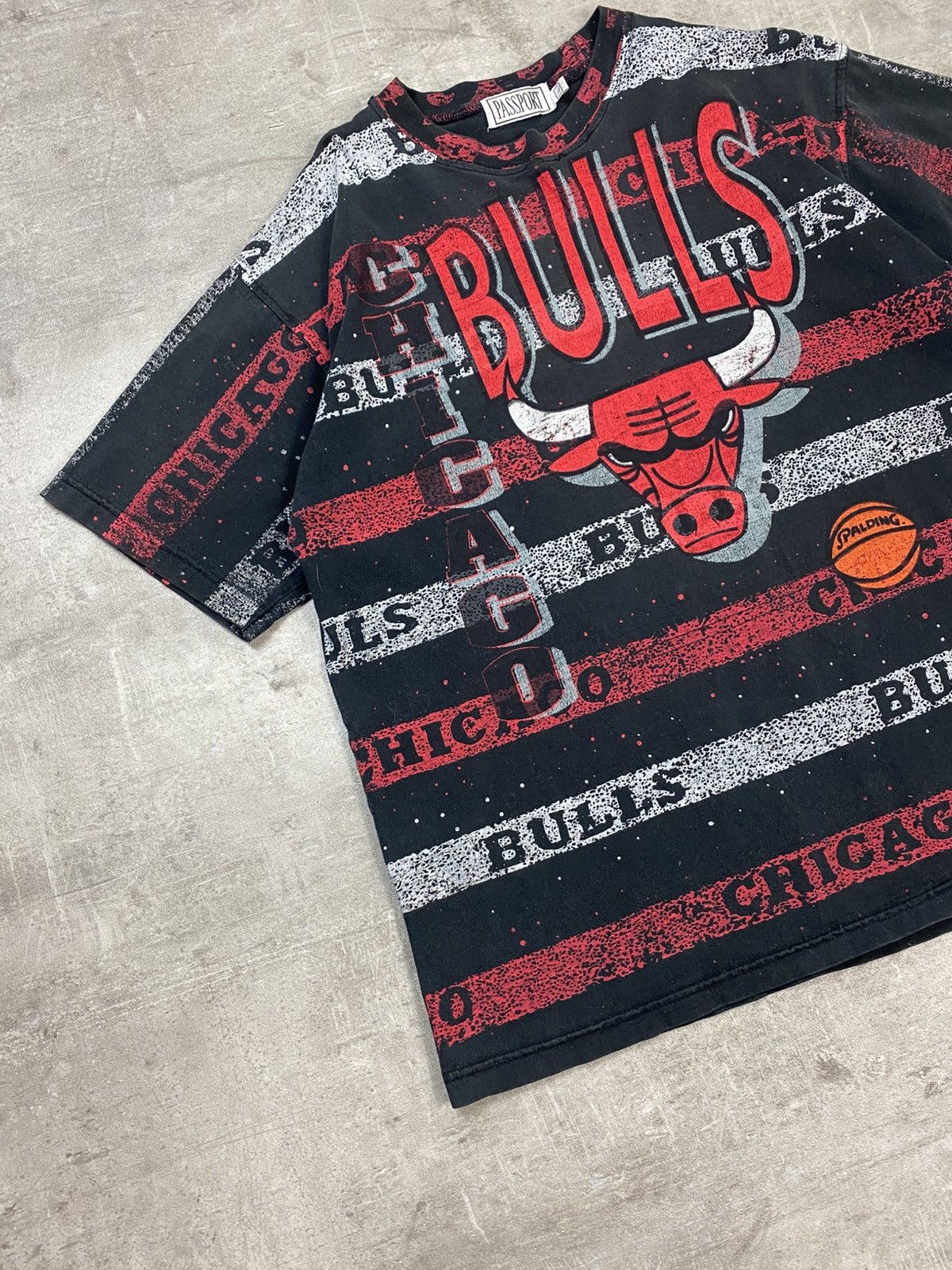 Vintage Vintage Chicago Bulls NBA Washed Fullprint T-shirt Size US L / EU 52-54 / 3 - 2 Thumbnail