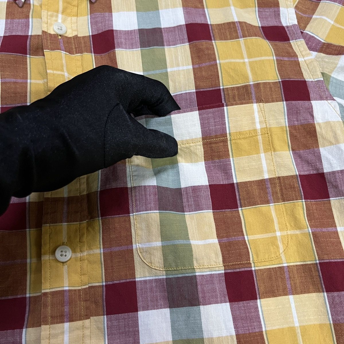 Uniqlo Uniqlo Madras Checkered Button Up Shirt Size US M / EU 48-50 / 2 - 2 Thumbnail
