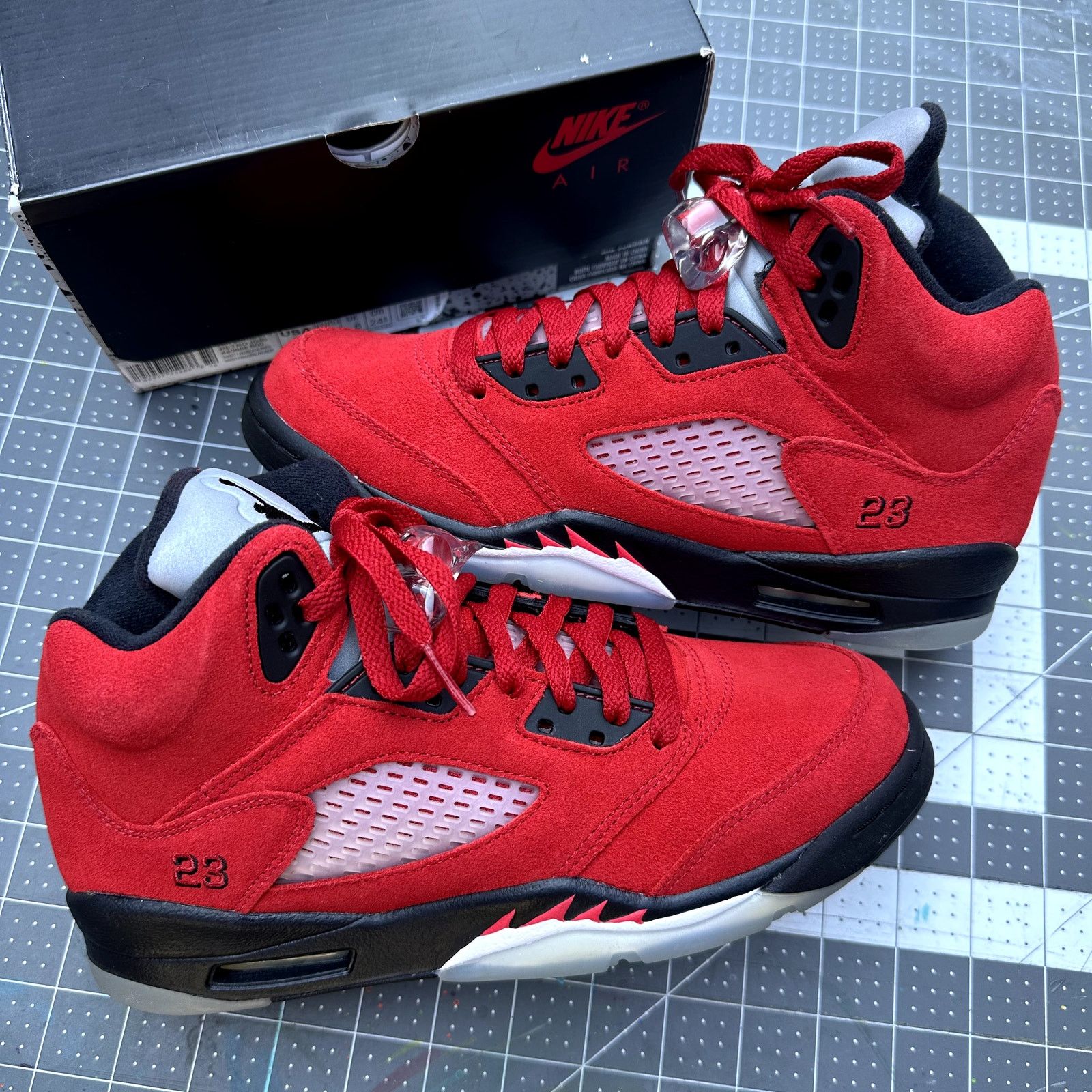 Jordan Brand Jordan 5 'Raging Bull' 2021 Size US 6.5 / EU 39-40 - 1 Thumbnail