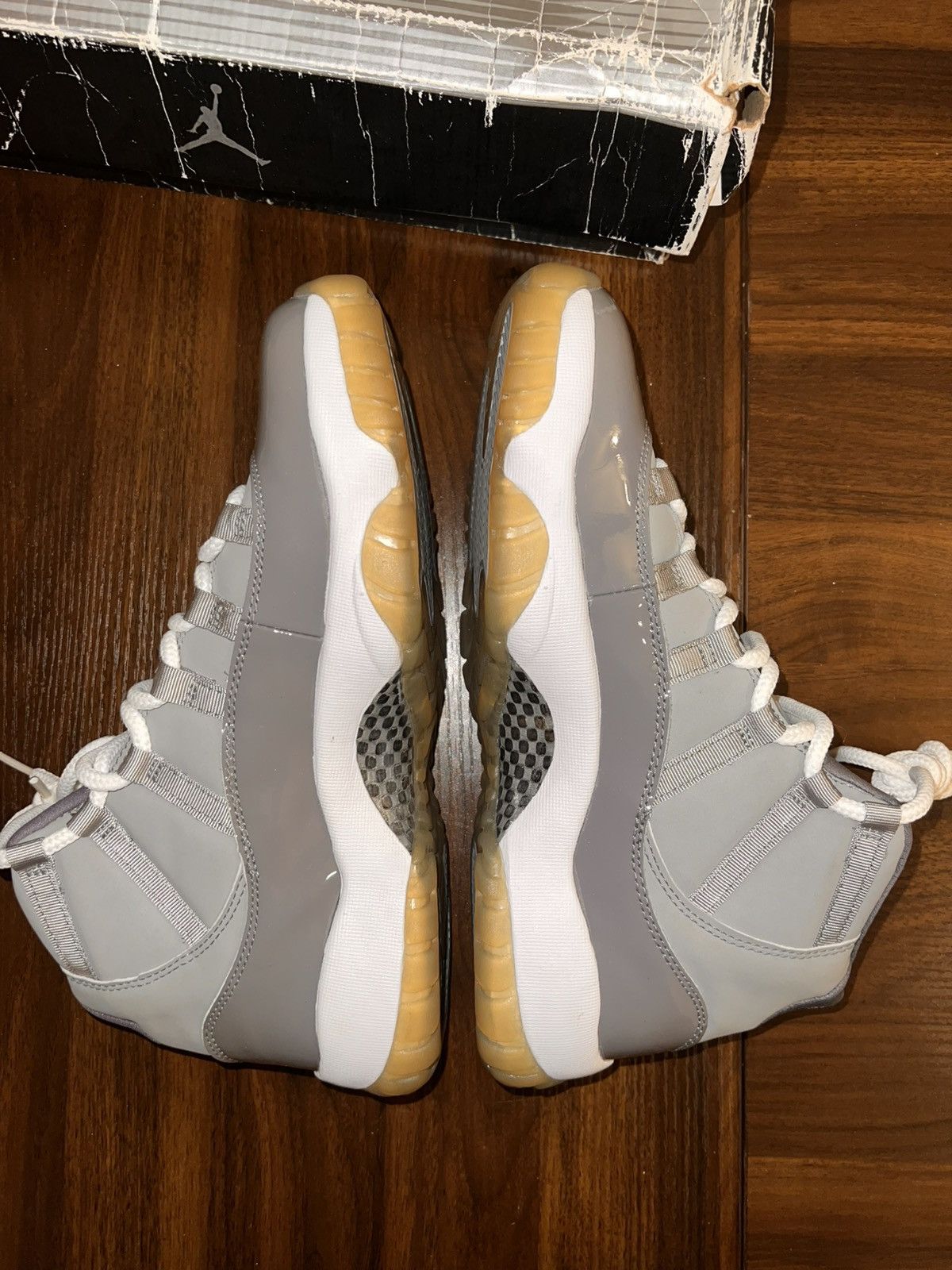 Jordan Brand Air Jordan Retro 11 Cool Grey 2001 Size US 9.5 / EU 42-43 - 2 Thumbnail