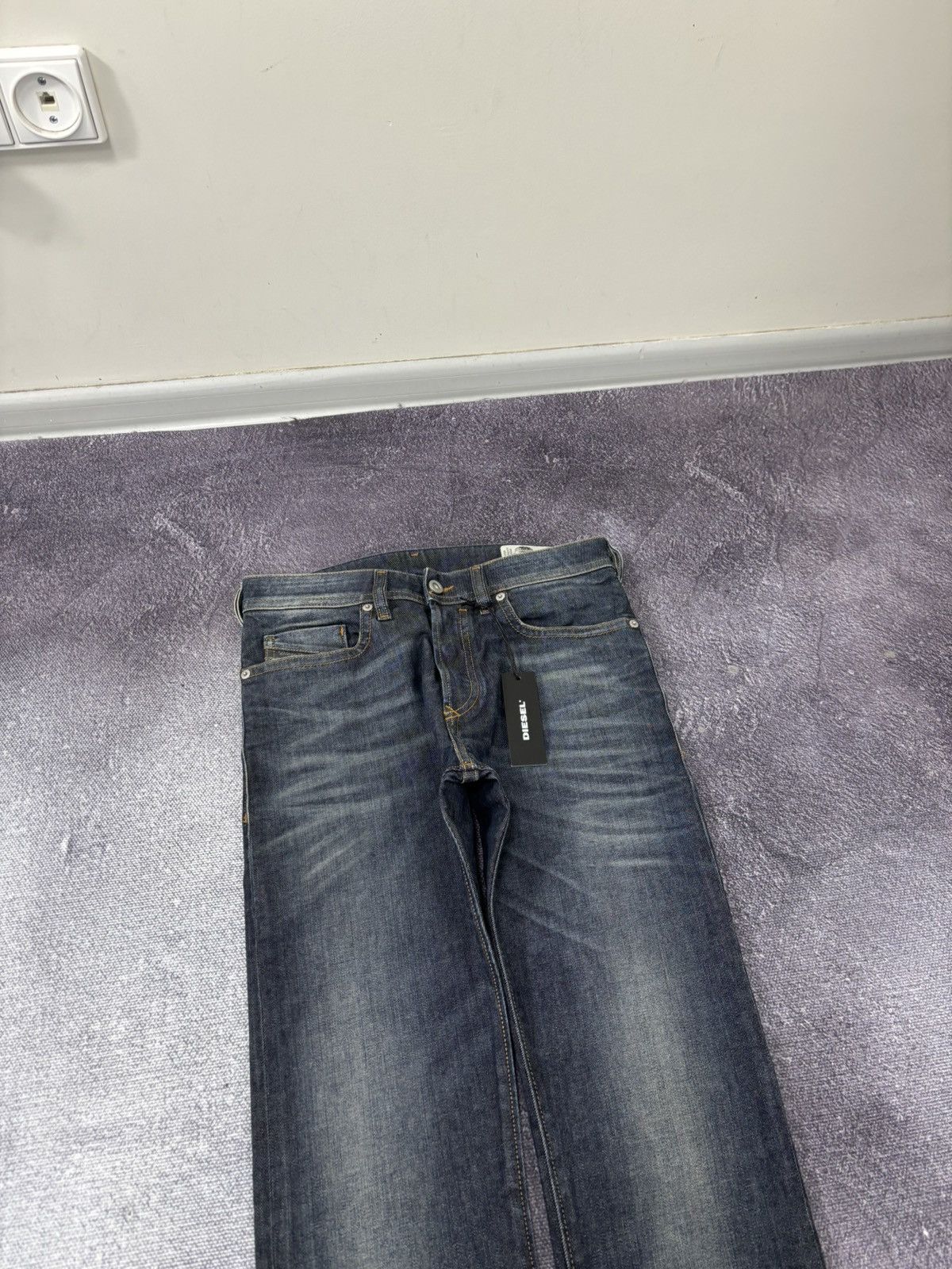 Diesel Diesel Buster NWT Men’s Regular Slim Tapered Denim Jeans Size US 27 - 4 Thumbnail