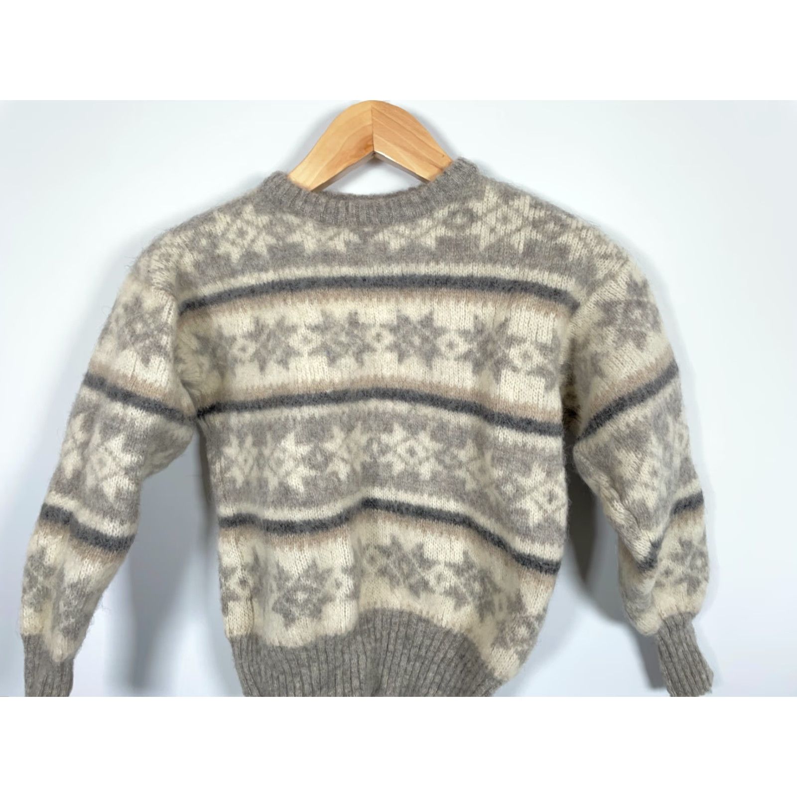 Vintage VINTAGE Hilda Sweater Women's Small Ivory Gray Snowflake Icelandic 60s Fair Isle Knit's Pullover Crew Neck Wool Jumper Size S / US 4 / IT 40 - 4 Thumbnail
