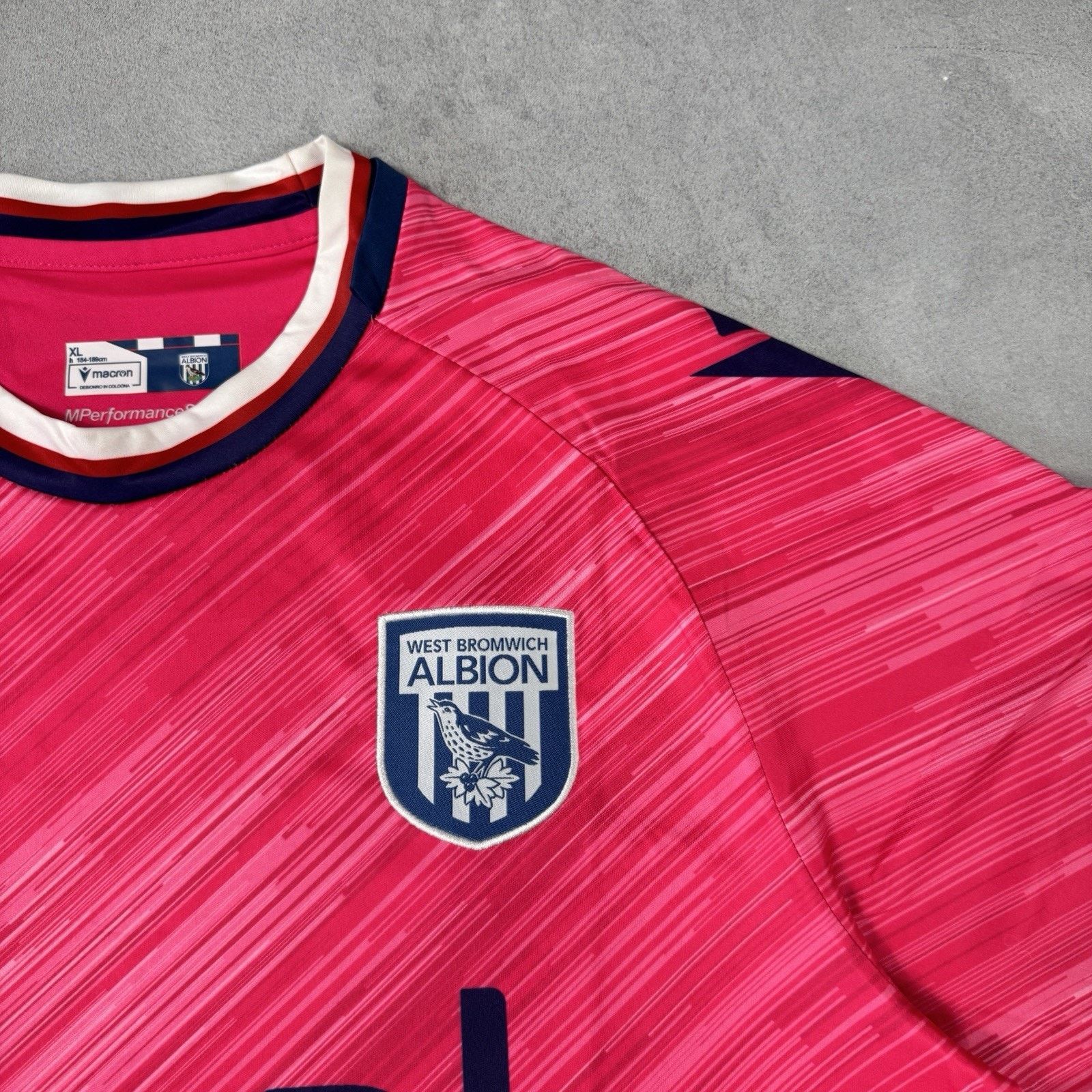 Macron West Bromwich Albion 2025-2026 Pink Soccer Jersey Size XL Size US XL / EU 56 / 4 - 3 Thumbnail