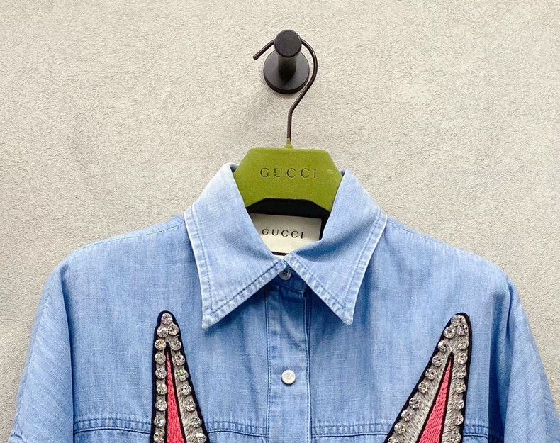 Gucci Gucci Size OS Blue rabbit printed denim jacket size OS 25 Size US XXS / EU 40 - 4 Thumbnail