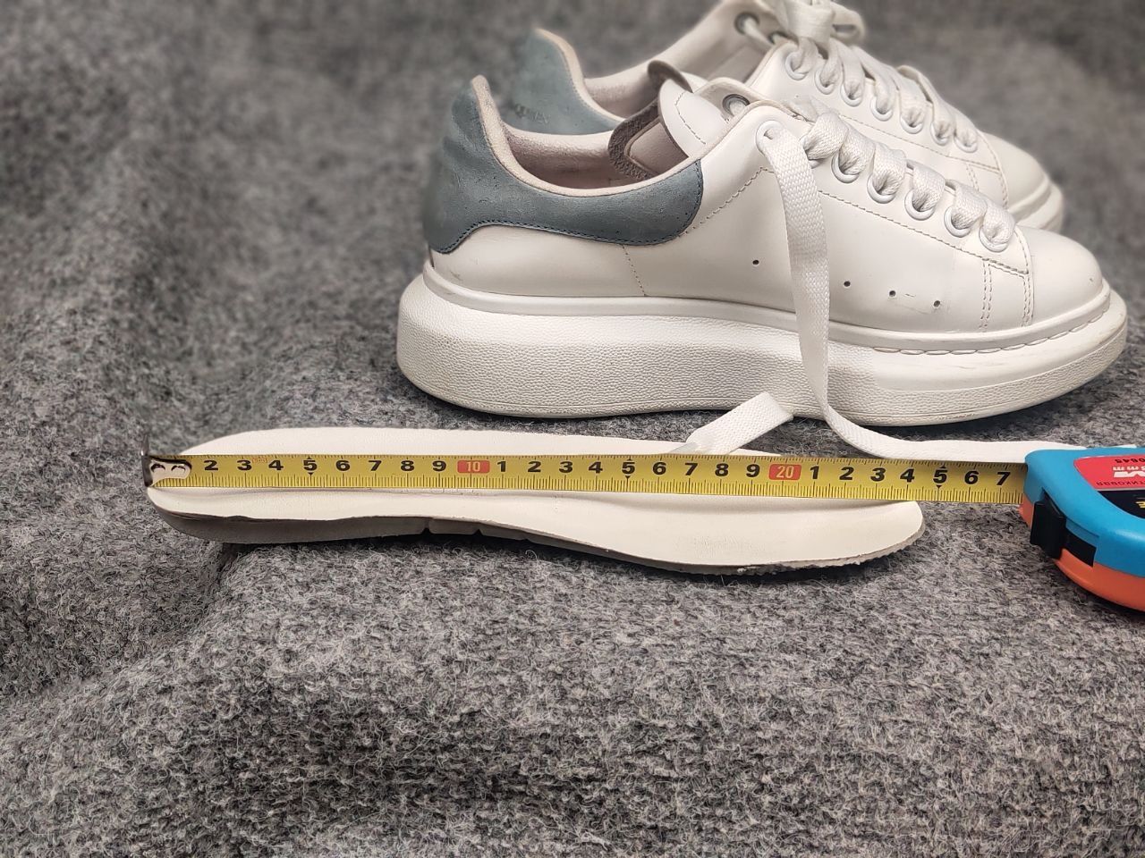 Alexander McQueen Alexander McQueen Oversized Leather Sneaker WhitePowder Blue Size US 8 / IT 38 - 21 Thumbnail
