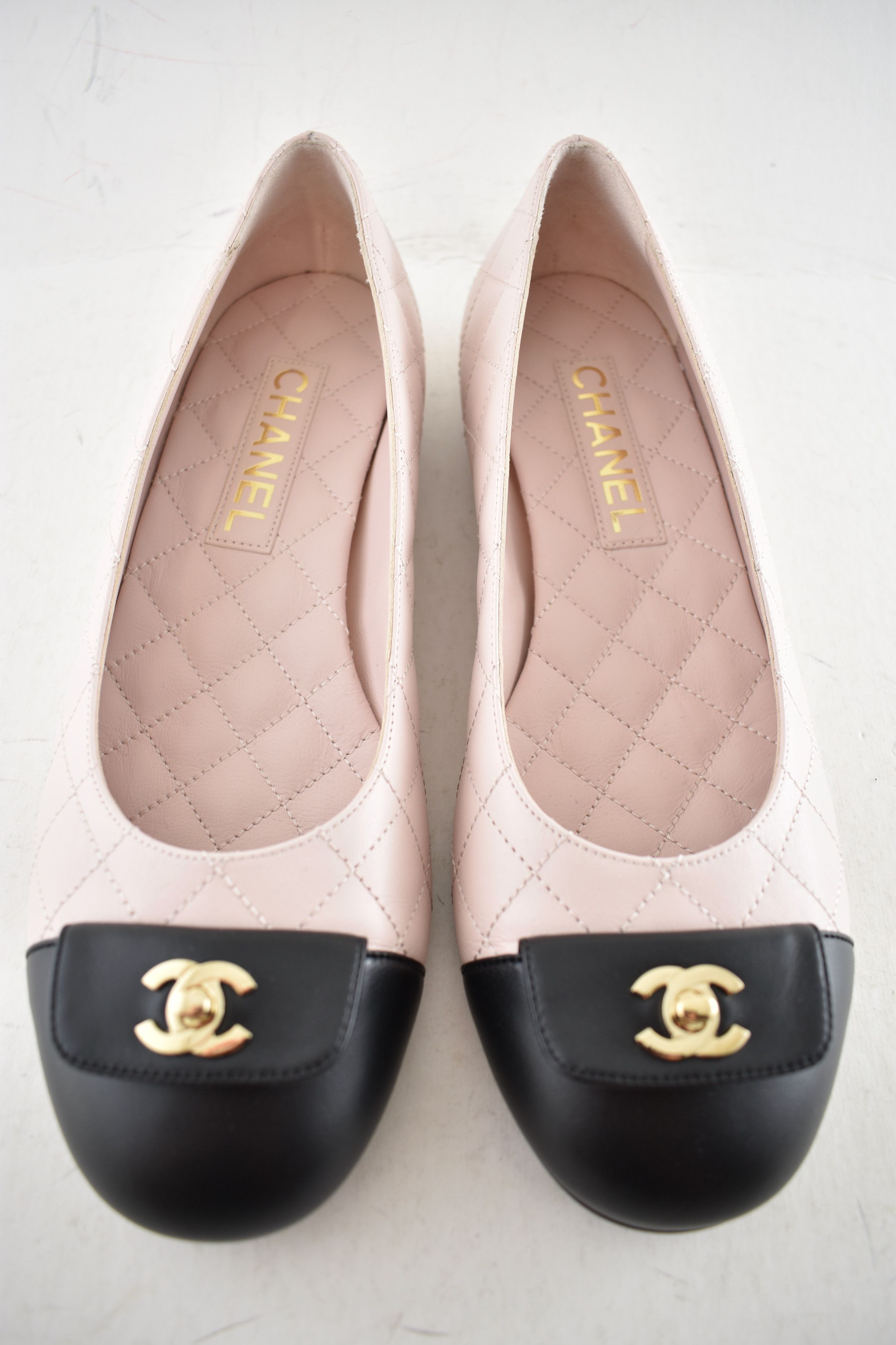 Chanel Chanel 24B Pink Black Turnlock Gold CC Logo Ballet Flat 38 Size US 8 / IT 38 - 6 Thumbnail