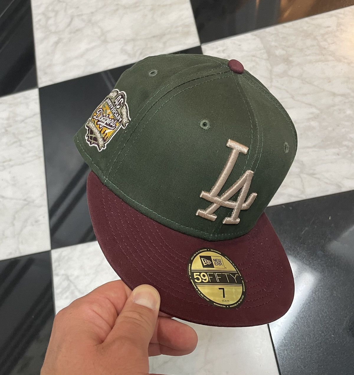 New Era 🔥 Exclusive Dodgers fitted hat size 7 in suede material Size ONE SIZE - 1 Thumbnail