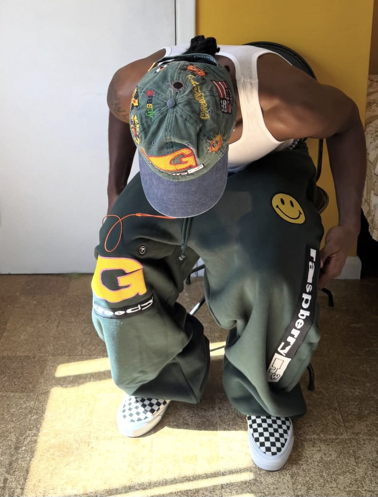 The GV Gallery The GV Gallery x GU Green Garbage Sweatpants (Medium) Size US 32 / EU 48 - 3 Thumbnail