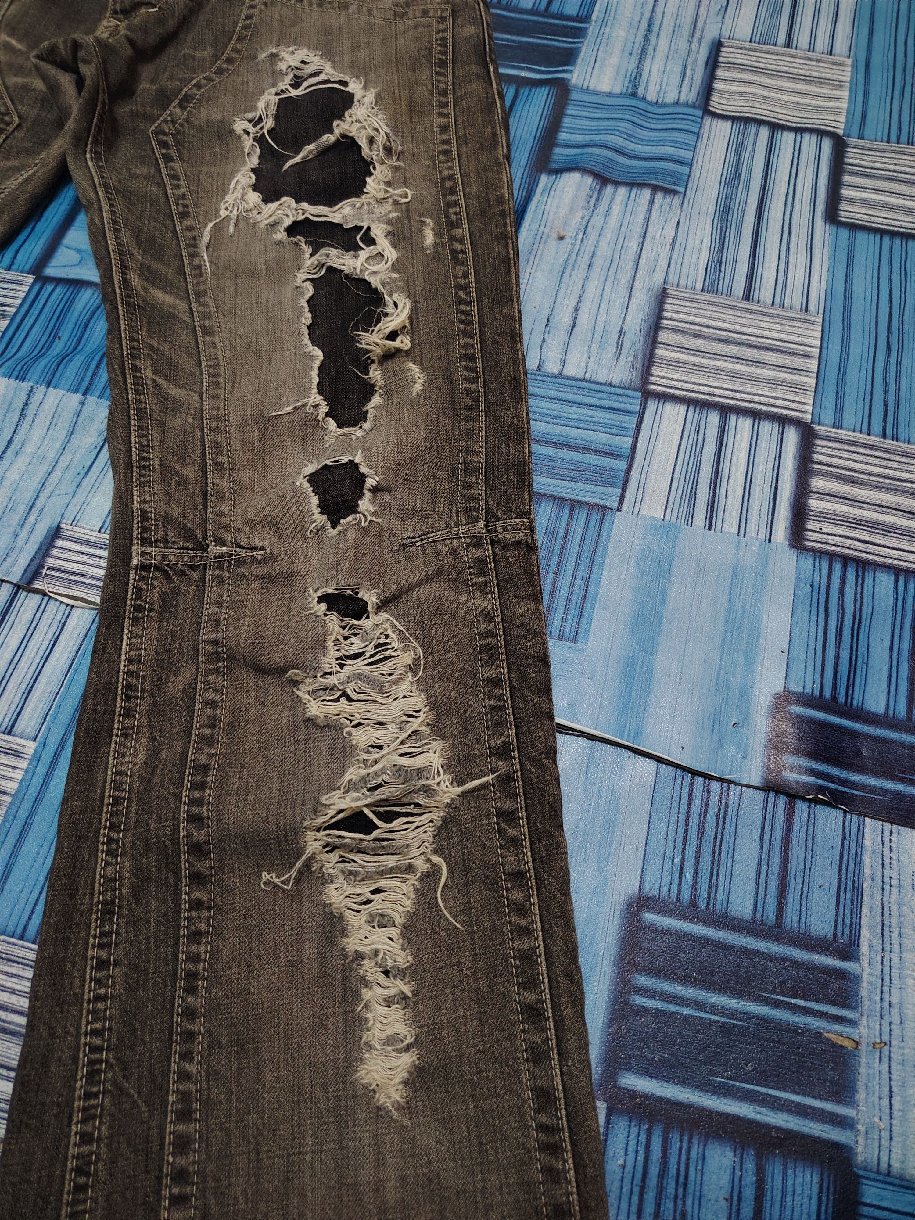 Who Decides War Japan Tete Homme Grunge style Distressed denim Flared Jeans Size US 30 / EU 46 - 4 Thumbnail