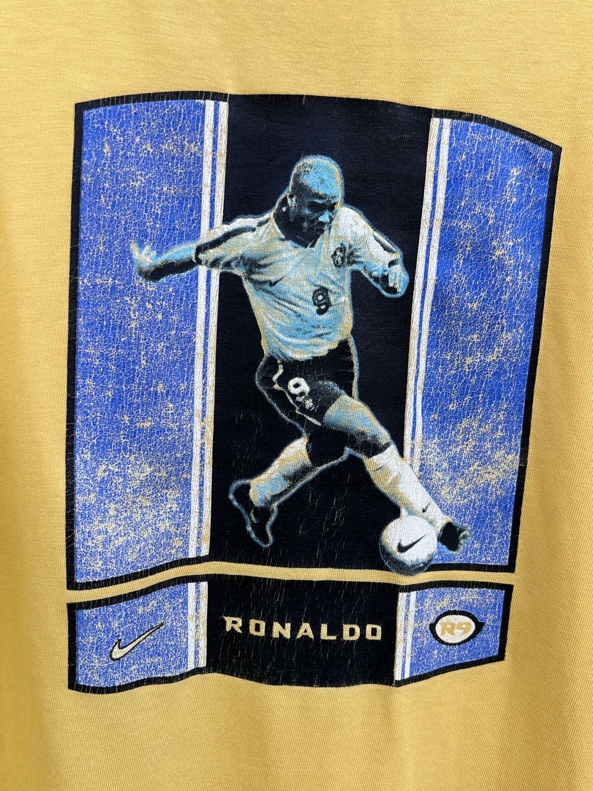 Nike 90s Vintage Nike Ronaldo Nazario R9 Short Sleeve T-Shirt Size US S / EU 44-46 / 1 - 2 Thumbnail