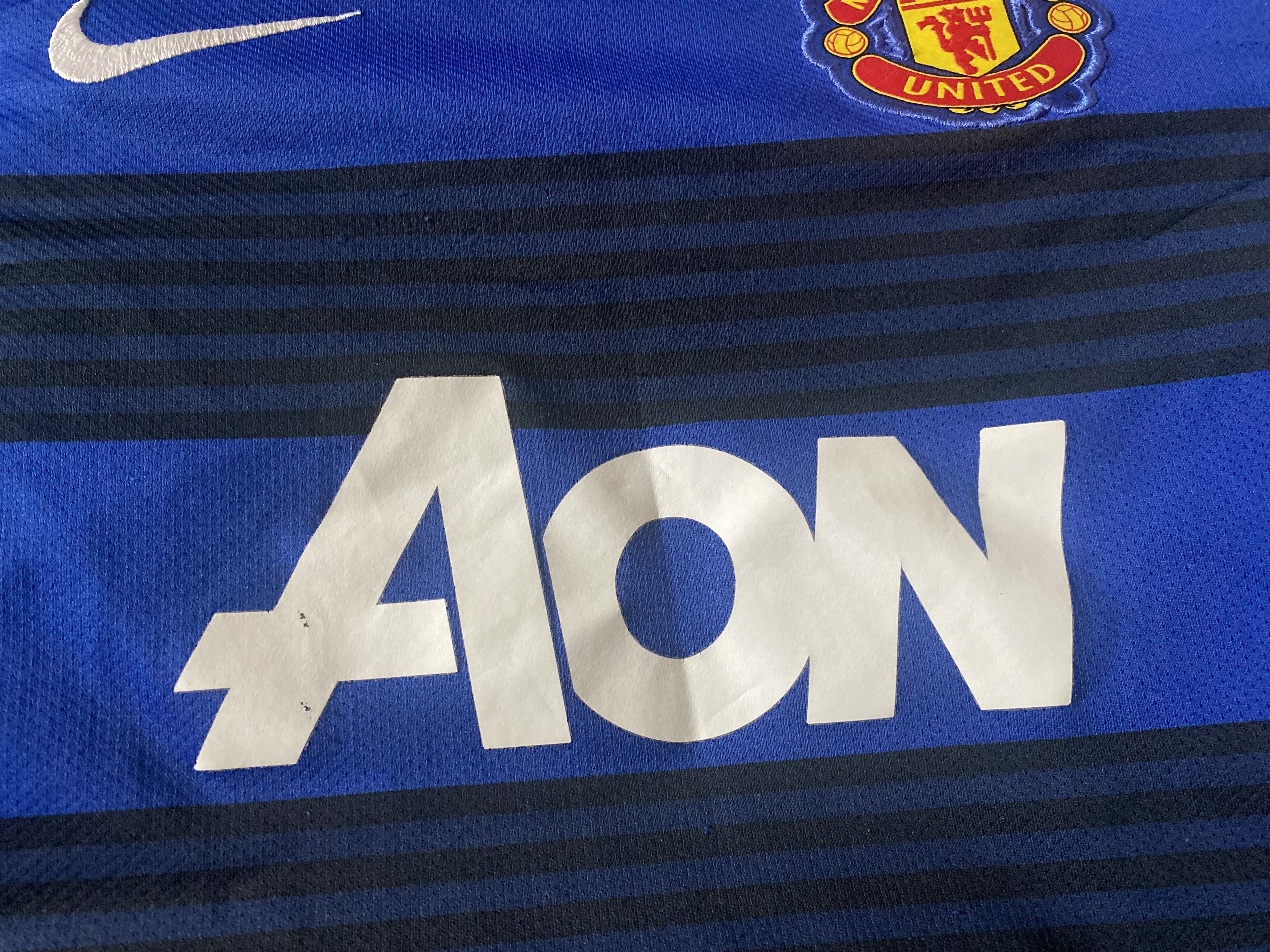 Nike MANCHESTER UNITED #18 YOUNG 2011 - 2012 Nike - 140 - 152 Size US XXS / EU 40 - 4 Thumbnail