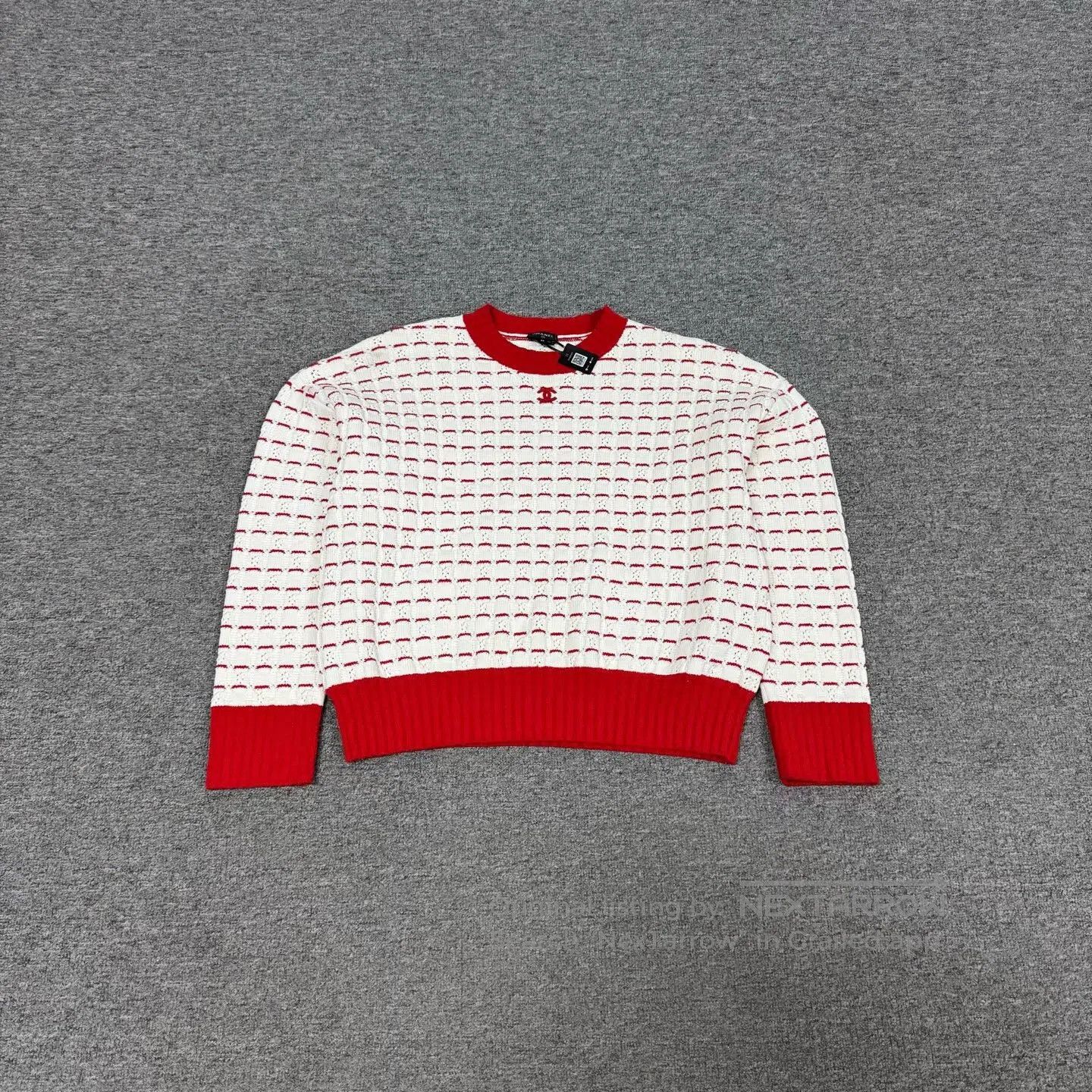 Chanel Chanel Double-C embroidered round-neck short knit sweater| Size S / US 4 / IT 40 - 1 Thumbnail