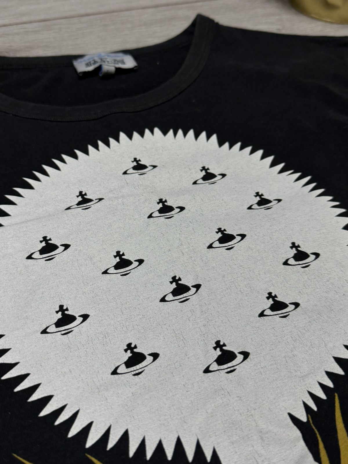 Vivienne Westwood Vivienne Westwood RARE big tree monogram orb spell tee eb0 Size US L / EU 52-54 / 3 - 6 Thumbnail