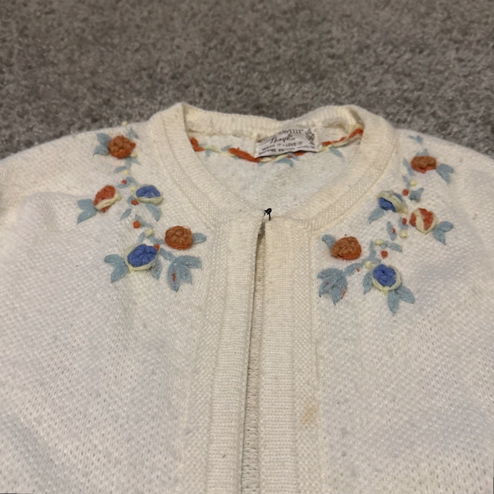 Vintage VINTAGE 60s Knit Flower Art Women’s White Orlon Acrylic Cardigan Sweater Medium Browne Knitting Mills Womens Size M / US 6-8 / IT 42-44 - 5 Thumbnail