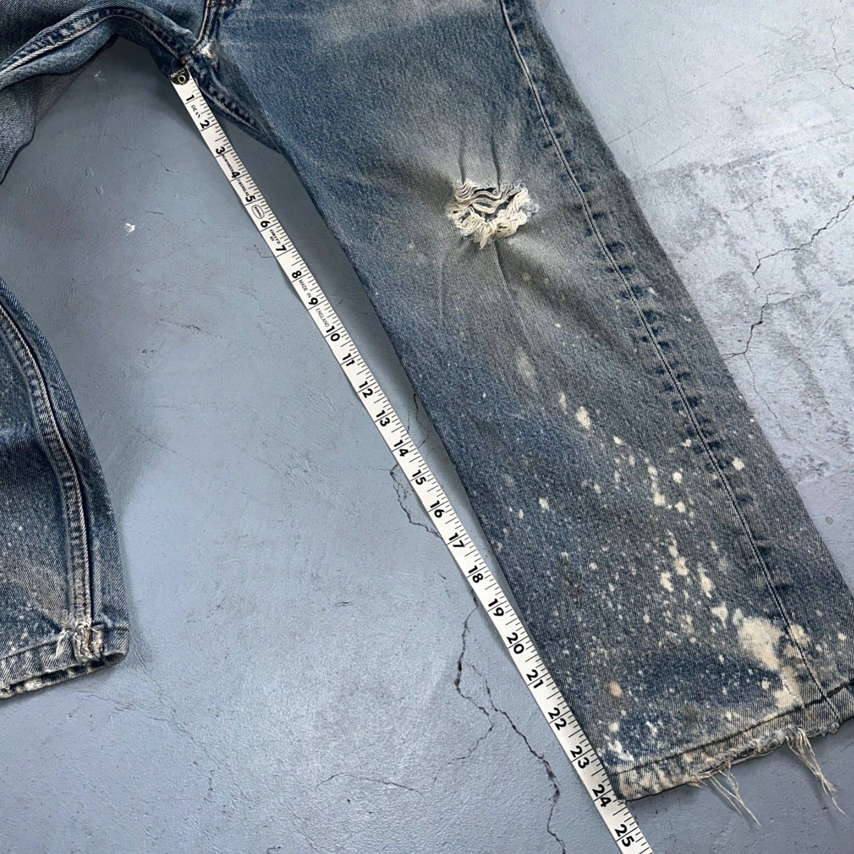 Levi's VINTAGE Levi's 501 Jeans Straight 90s USA Mens Blue Light Wash 33x32 501 Series Regular Denim Cotton-Blend Not-Available? Size US 33 - 5 Thumbnail
