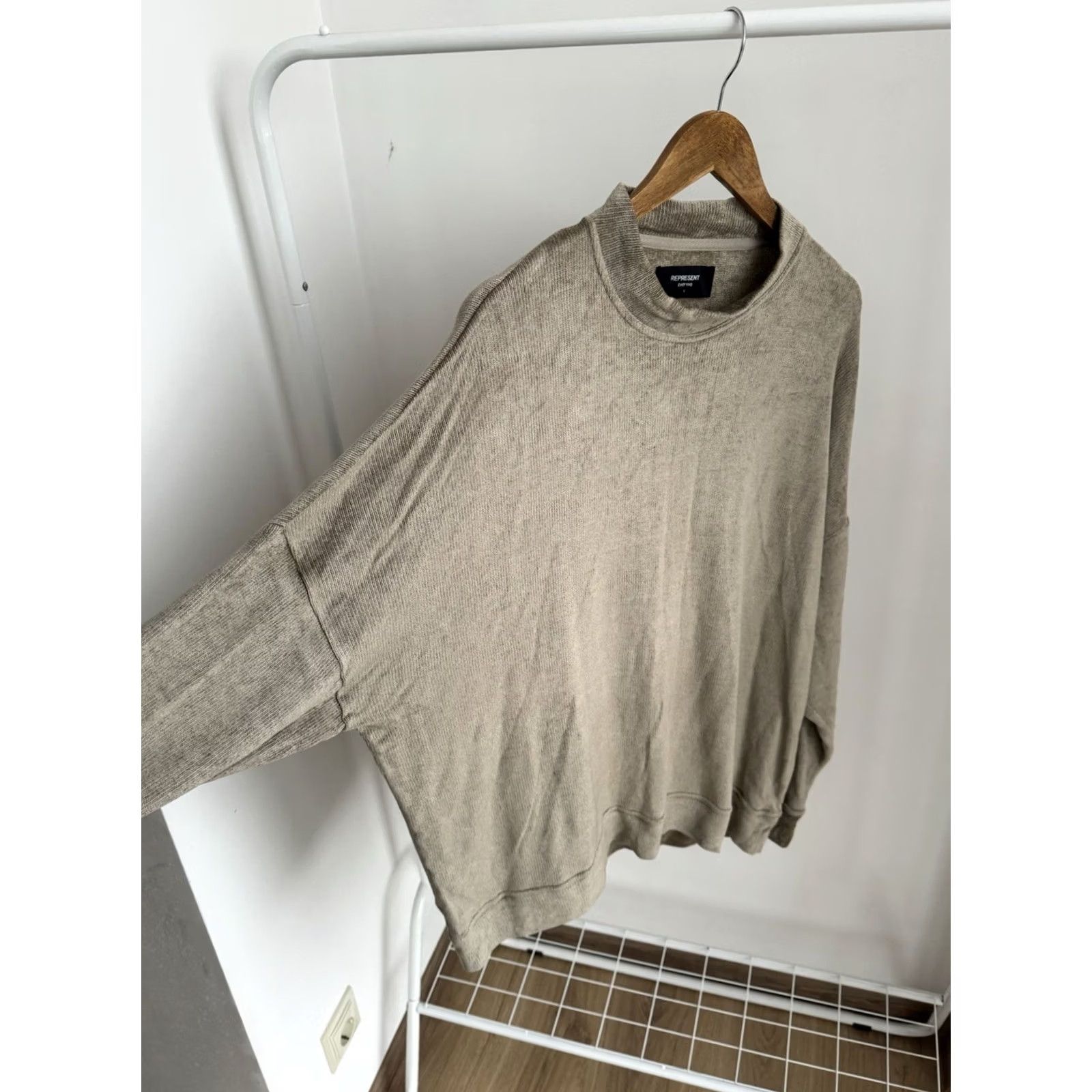 Vintage VINTAGE Represent Beige Sweater 100% Viscose Oversized Fit Size L Men Size US L / EU 52-54 / 3 - 3 Thumbnail