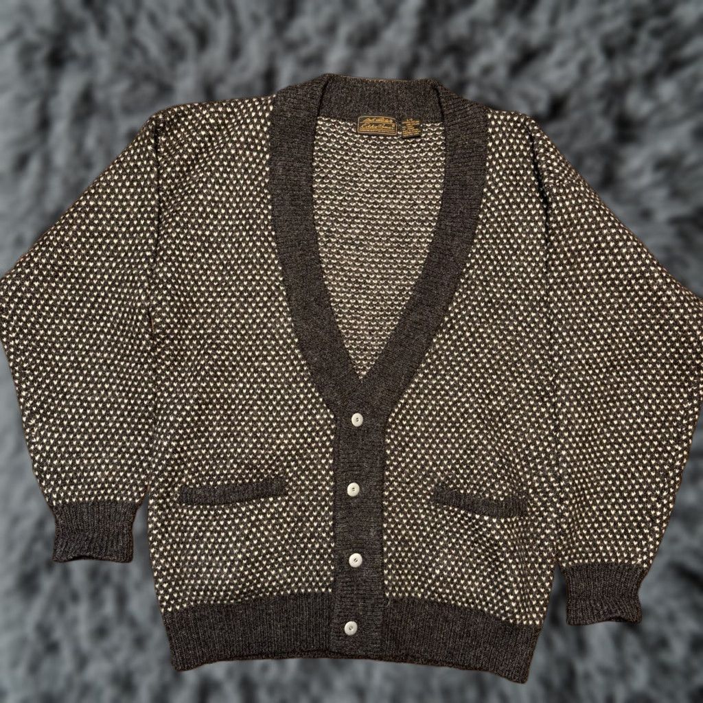 Eddie Bauer VINTAGE Eddie Bauer Sweater Cardigan Men LRG Gray Cream Wool Pocket Buttons Geometric Wool Knit V-Neck Size US L / EU 52-54 / 3 - 1 Thumbnail