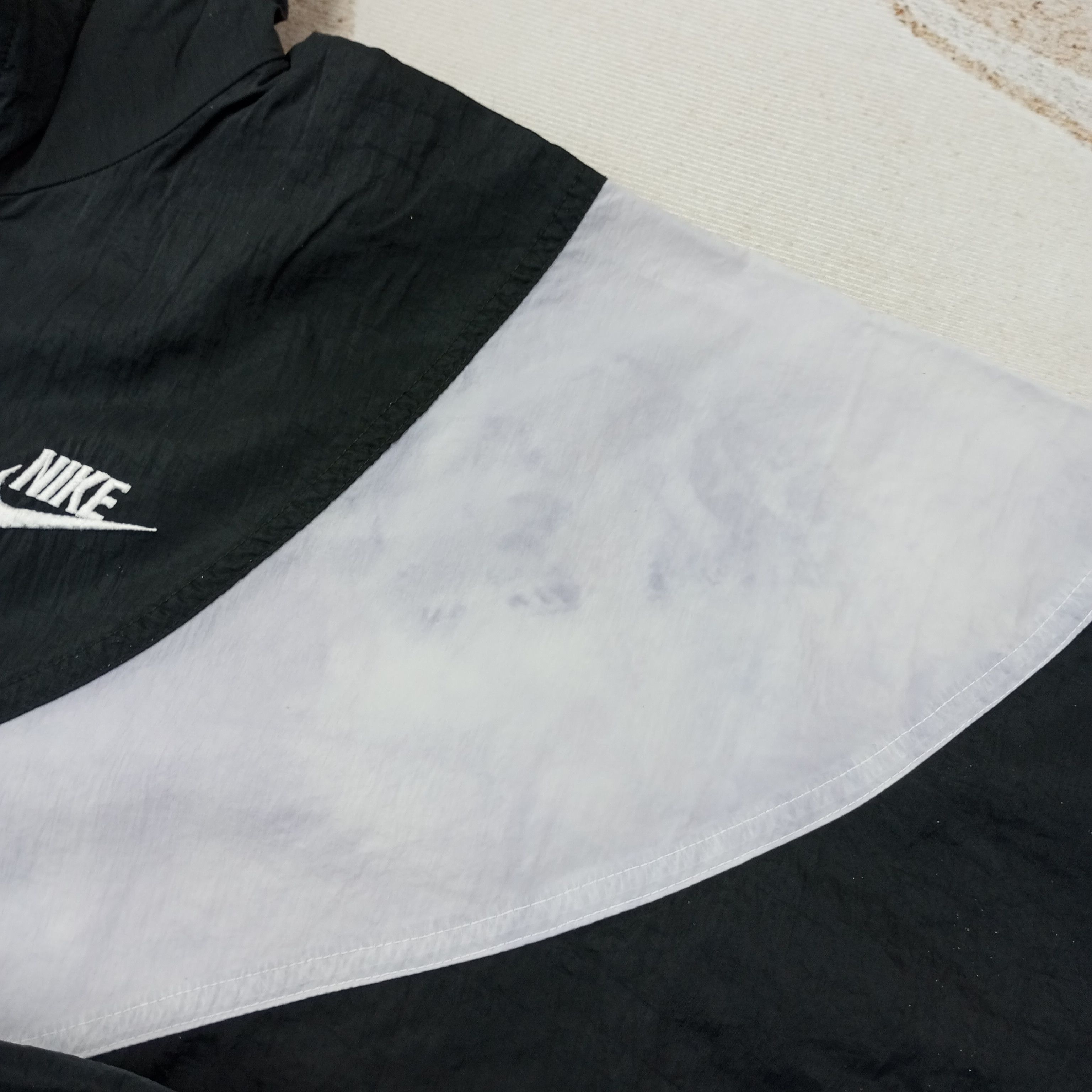 Nike Nike Small Logo Windbreaker Jacket c232n5 Size US XL / EU 56 / 4 - 10 Thumbnail