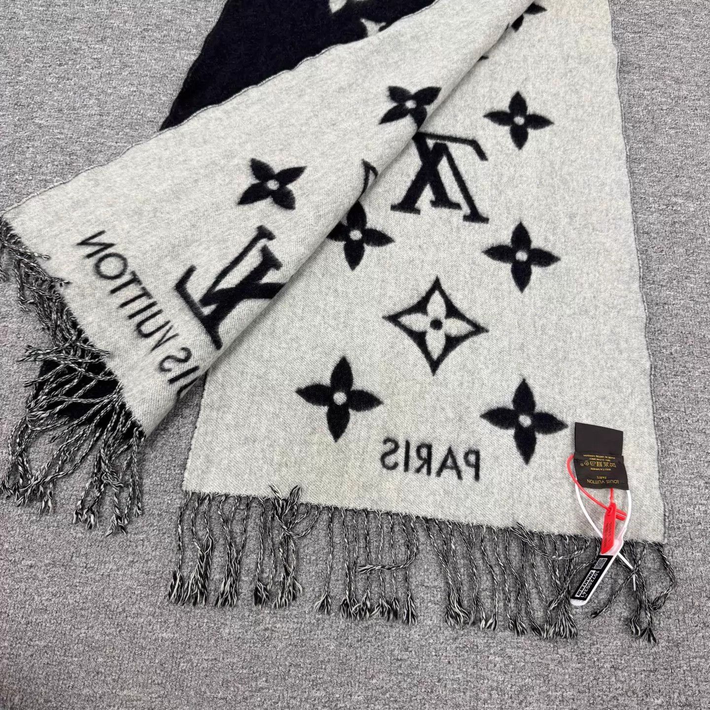 Louis Vuitton LV logo 100% Cashmere double face Reykjavik scarf Size ONE SIZE - 4 Thumbnail