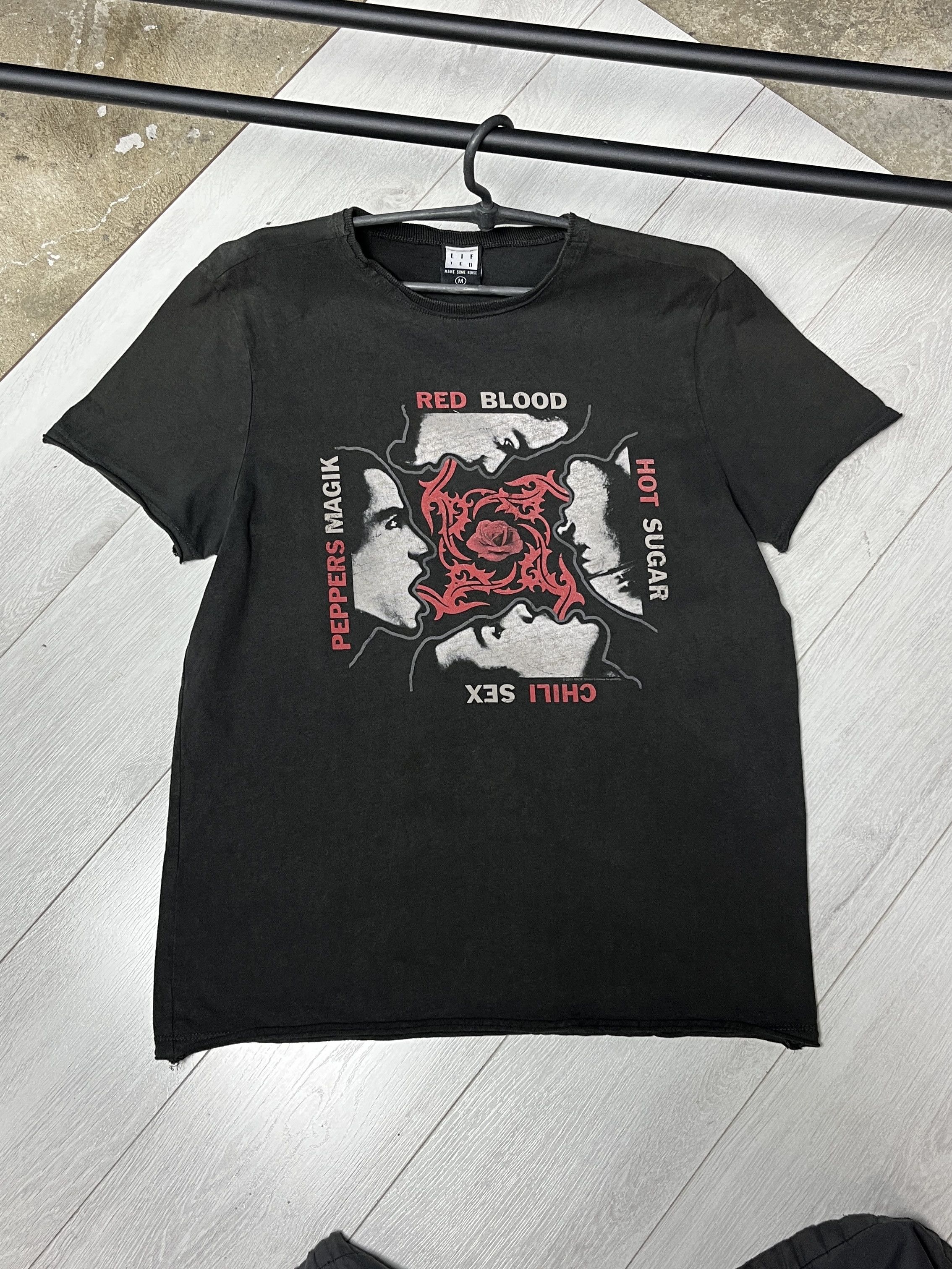 Vintage 2000s RHCP "BLOOD SUGAR SEX MAGIK" TEE - № 981 Size US M / EU 48-50 / 2 - 1 Thumbnail