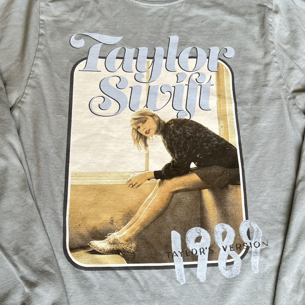 Band Tees Taylor Swift FROM THE VAULT 1989 TAYLORS VERSION LONG SLEEVE Size US S / EU 44-46 / 1 - 3 Thumbnail