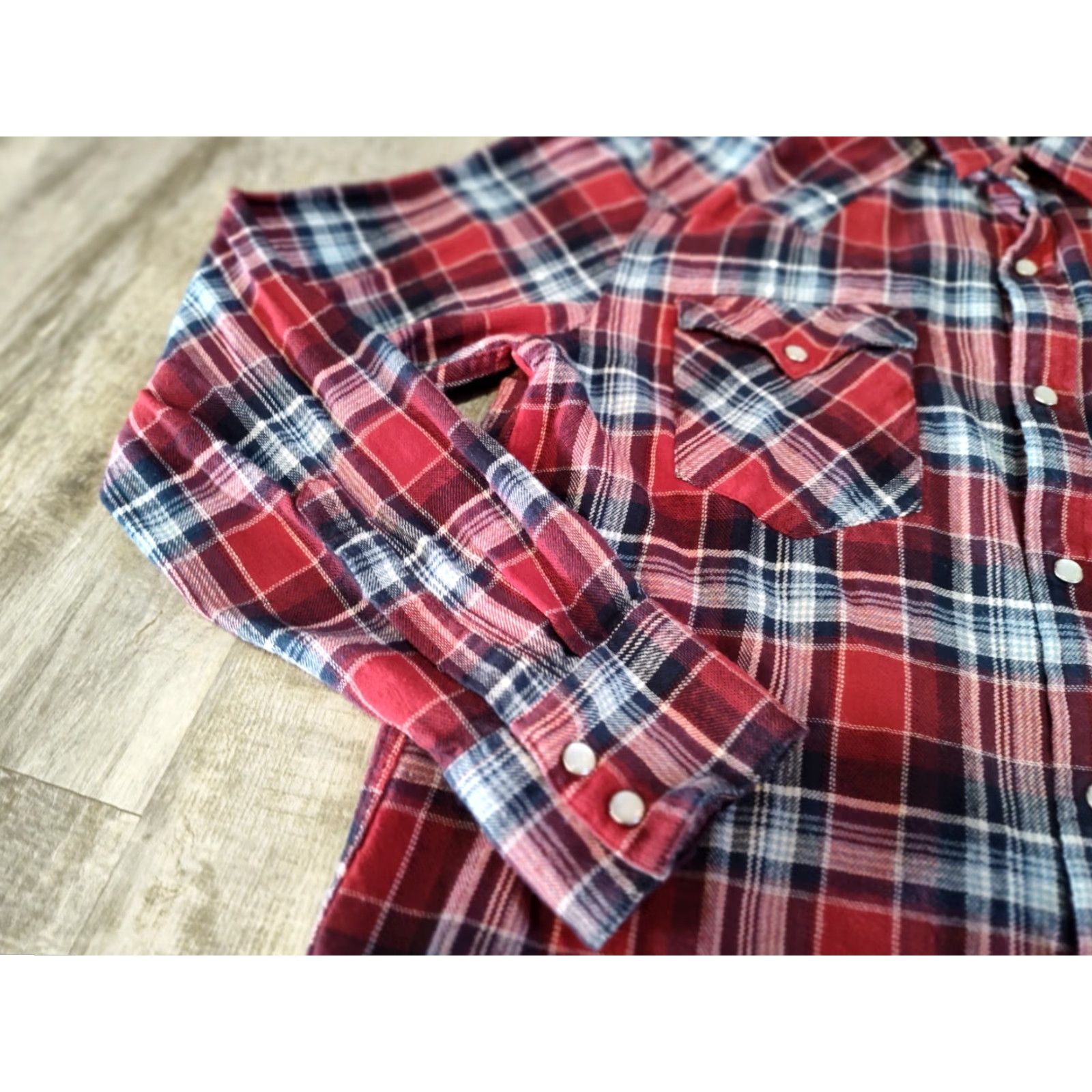 Levi's VINTAGE Levi's Women's Red Plaid Flannel Long Sleeve Snap Button-Up Shirt L Classic Western Size L / US 10 / IT 46 - 6 Thumbnail