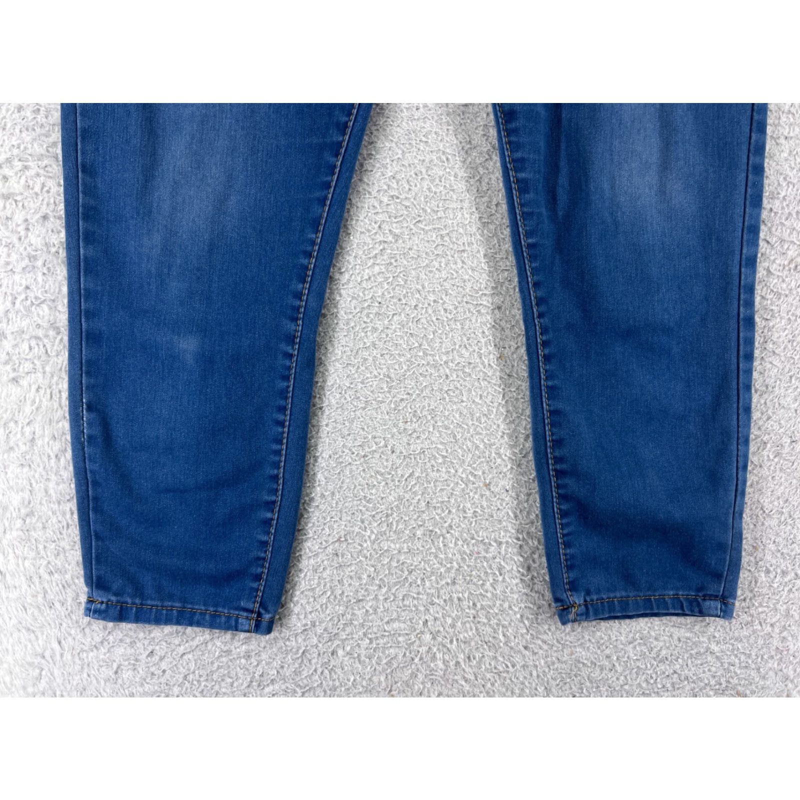 Vintage Red Bottoms Jeans Womens Capri Denim Blue 27 Inseam 22 Slim Stretch Cotton 9 Regular 5-Pocket Zipper Distressed Size 30" / US 8 / IT 44 - 5 Thumbnail
