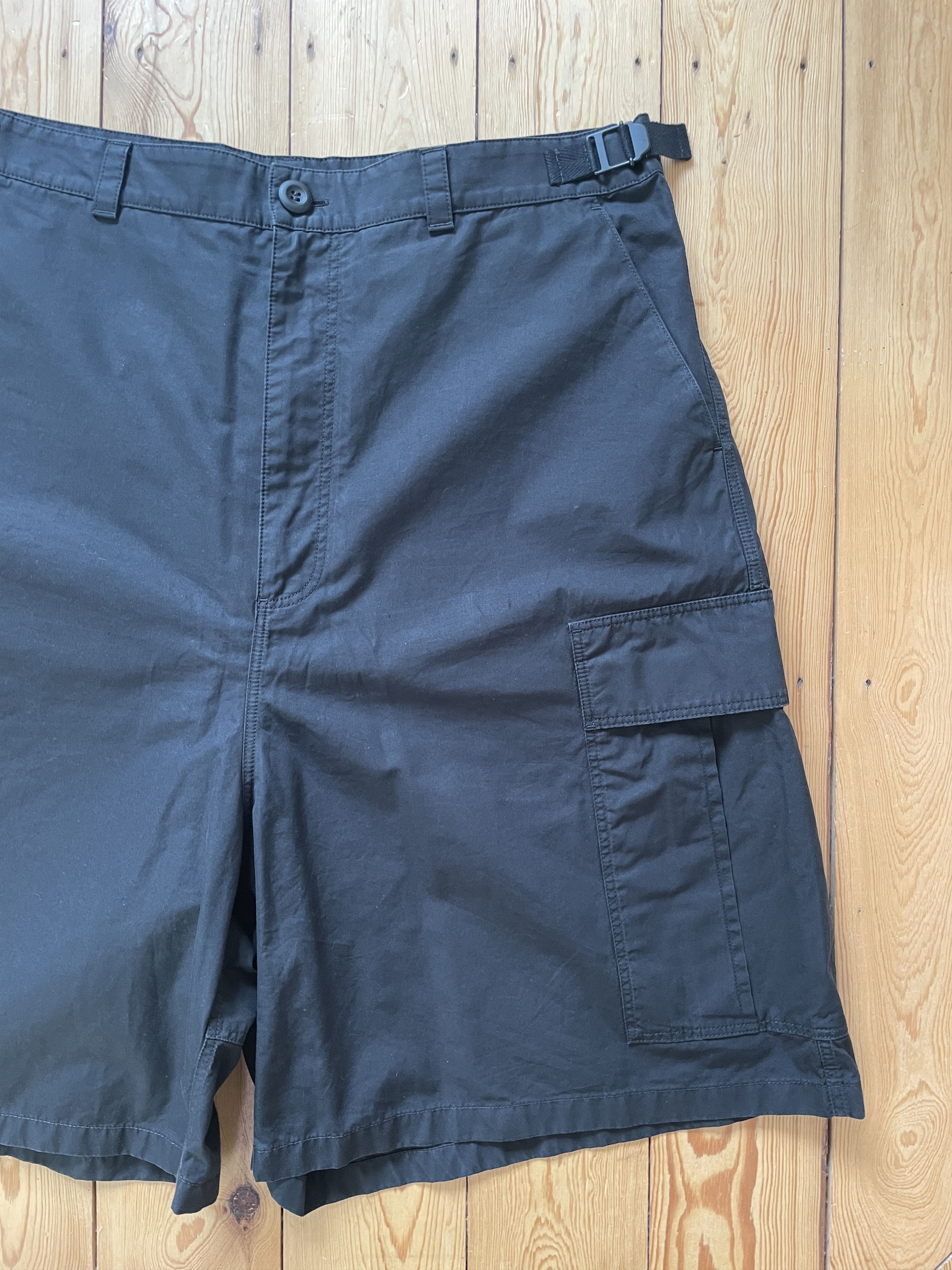 Balenciaga Balenciaga - Baggy Cotton Poplin Cargo Shorts Size US 34 / EU 50 - 2 Thumbnail
