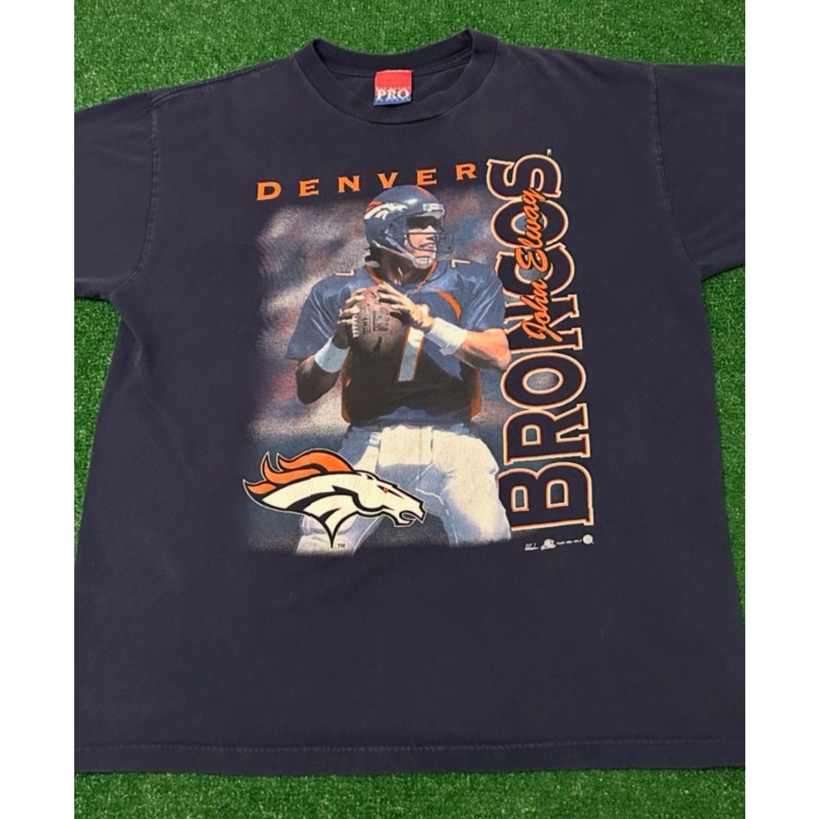 NFL VINTAGE Denver Broncos John Elway NFL 1997 VTG Shirt Mens XL Blue 90s Football Sports T-Shirt Mens Size US XL / EU 56 / 4 - 4 Thumbnail