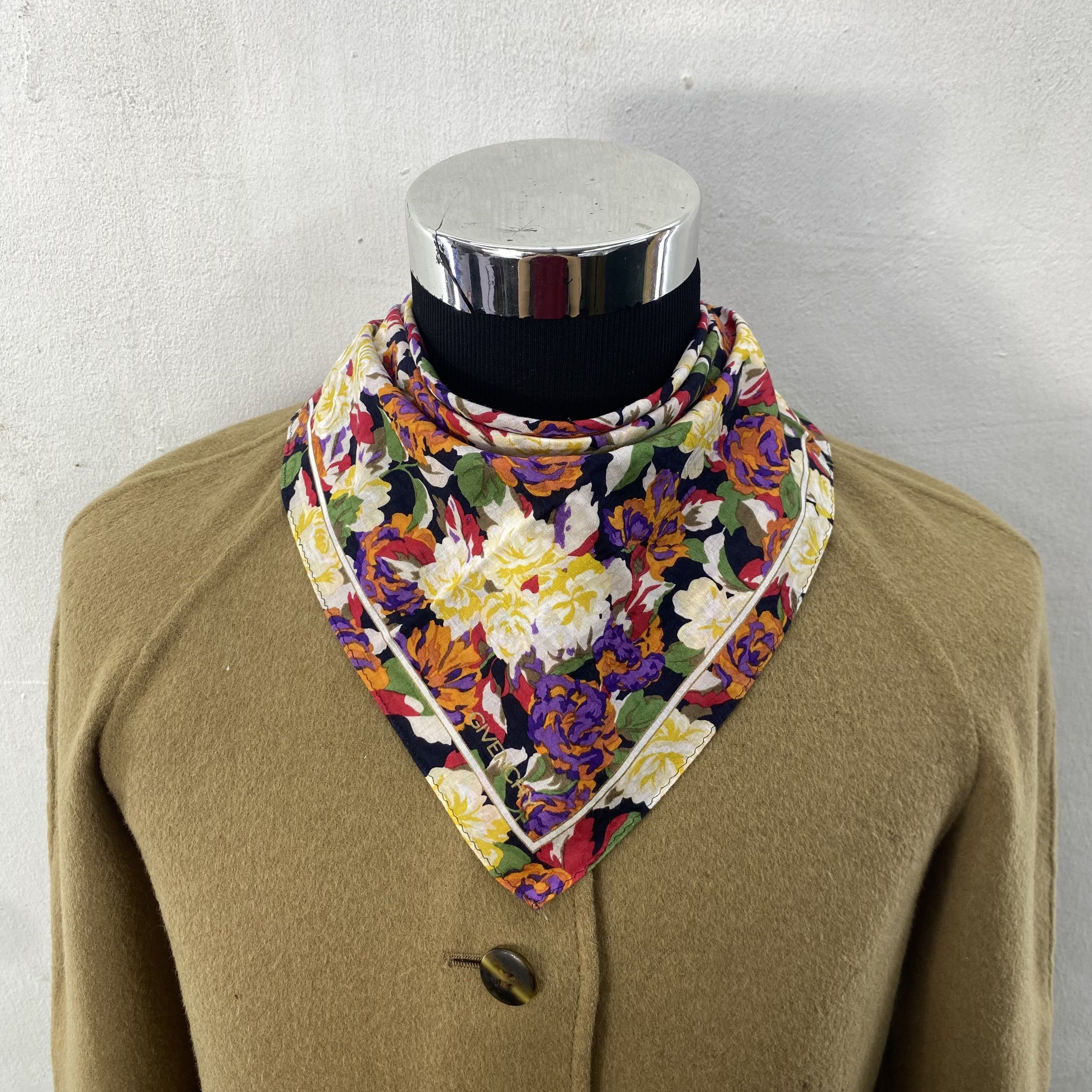 Givenchy × Vintage Vintage Givenchy Handkerchief Neckerchief Bandana H188P Size ONE SIZE - 1 Thumbnail
