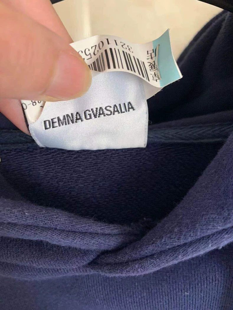 Vetements Vetements Flag Sweatshirt Size L Size US L / EU 52-54 / 3 - 3 Thumbnail