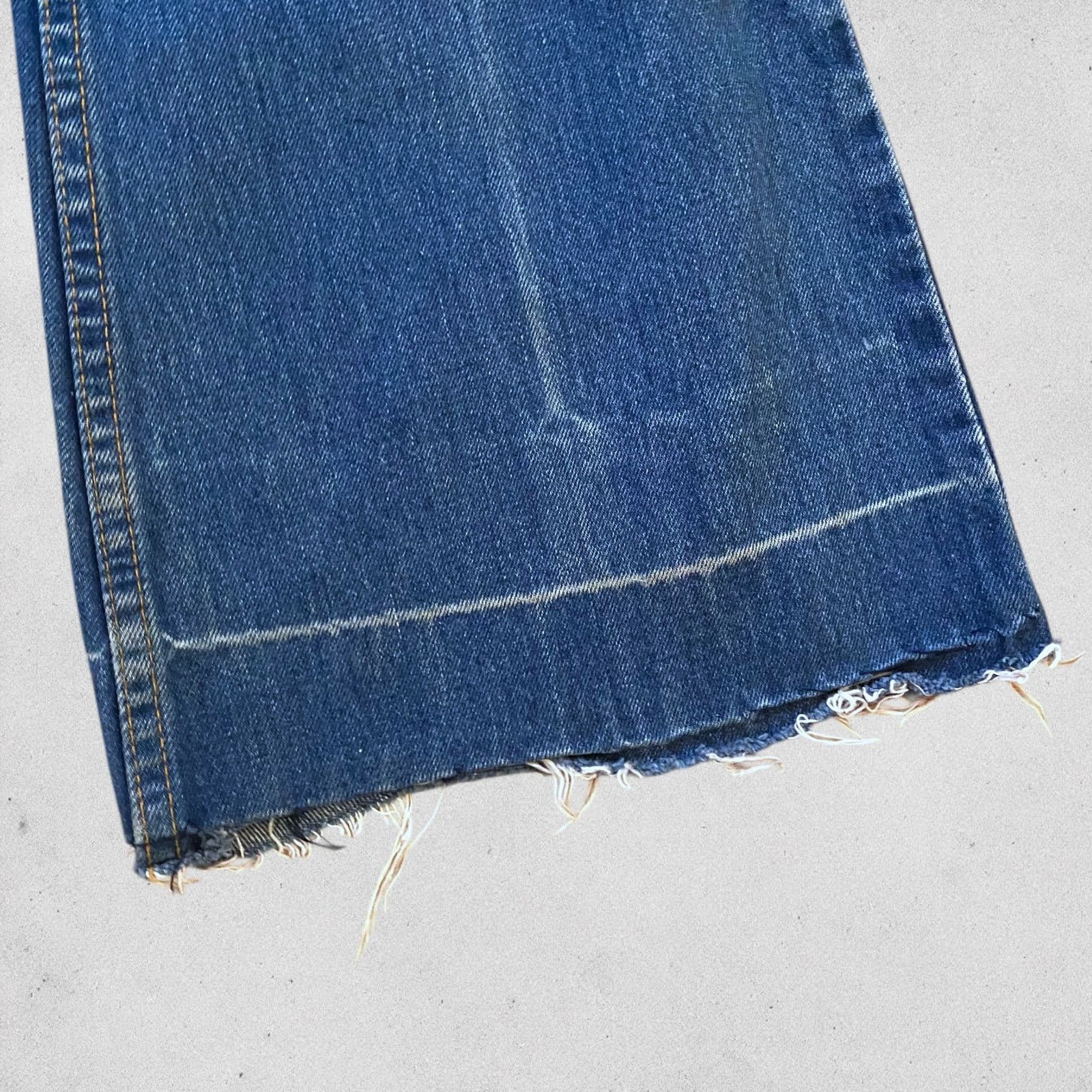 Levi's × Vintage Vintage Levi's Silvertab Flare Bell Bottom Jeans 90s Size 27" / US 4 / IT 40 - 9 Thumbnail