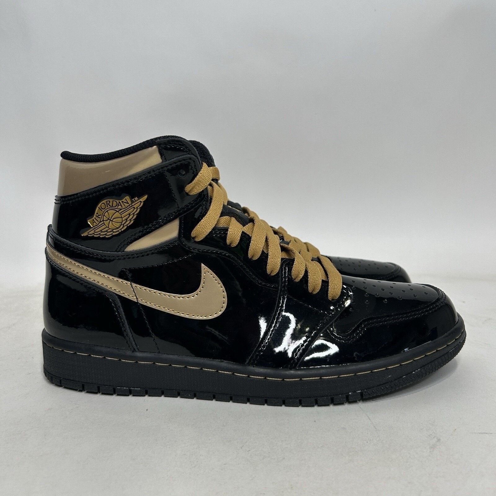 Nike Nike Air Jordan 1 Retro High OG “Black Metallic Gold” Size US 8.5 / EU 41-42 - 4 Thumbnail