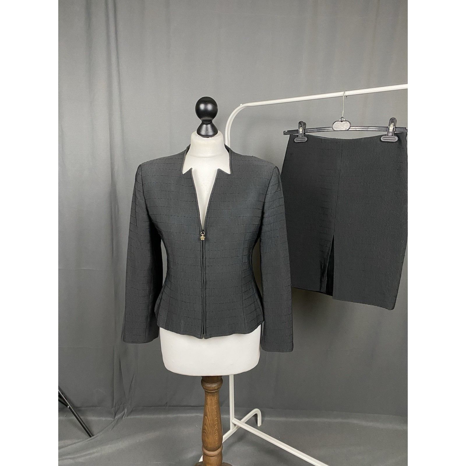 Versace RARE! Gianni Versace Vintage Women's Black Wool Silk 2 Piece Size M / US 6-8 / IT 42-44 - 3 Thumbnail