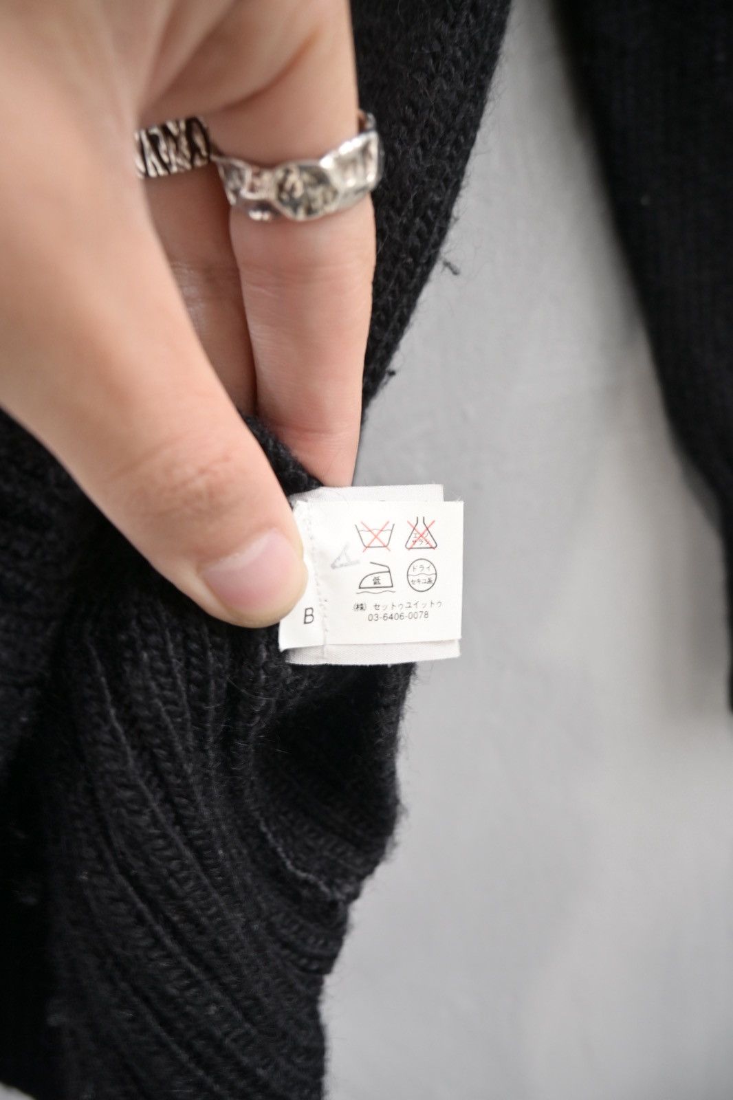 Dries Van Noten Dries Van Noten 2000’s alpaca wool V-neck knitwear Size US S / EU 44-46 / 1 - 5 Thumbnail