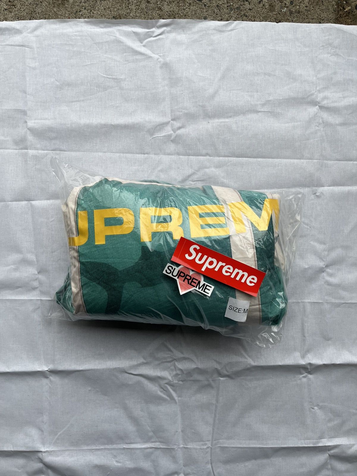 Damien Hirst × Supreme Supreme x Damien Hirst Size US M / EU 48-50 / 2 - 6 Thumbnail