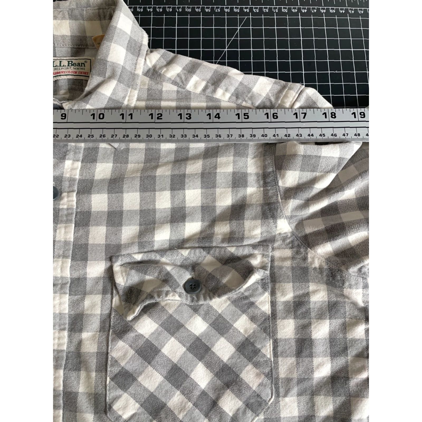 Vintage VINTAGE L.L. Bean Chamois Cloth Shirt Mens 15.5 Medium White Gray Check Button-Up Flannel - Cotton, USA Made Size US M / EU 48-50 / 2 - 7 Thumbnail