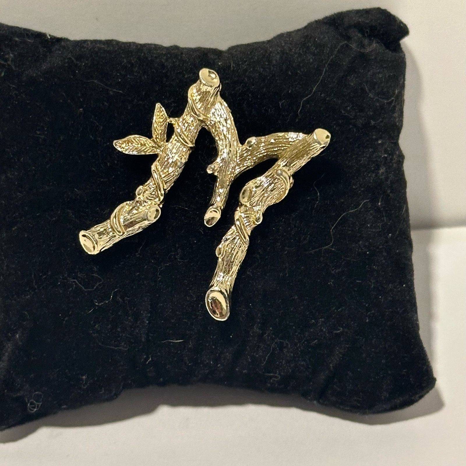 Vintage Sarah Coventry Brooch LETTER M Bamboo Twig Vintage Initial M Size ONE SIZE - 8 Thumbnail