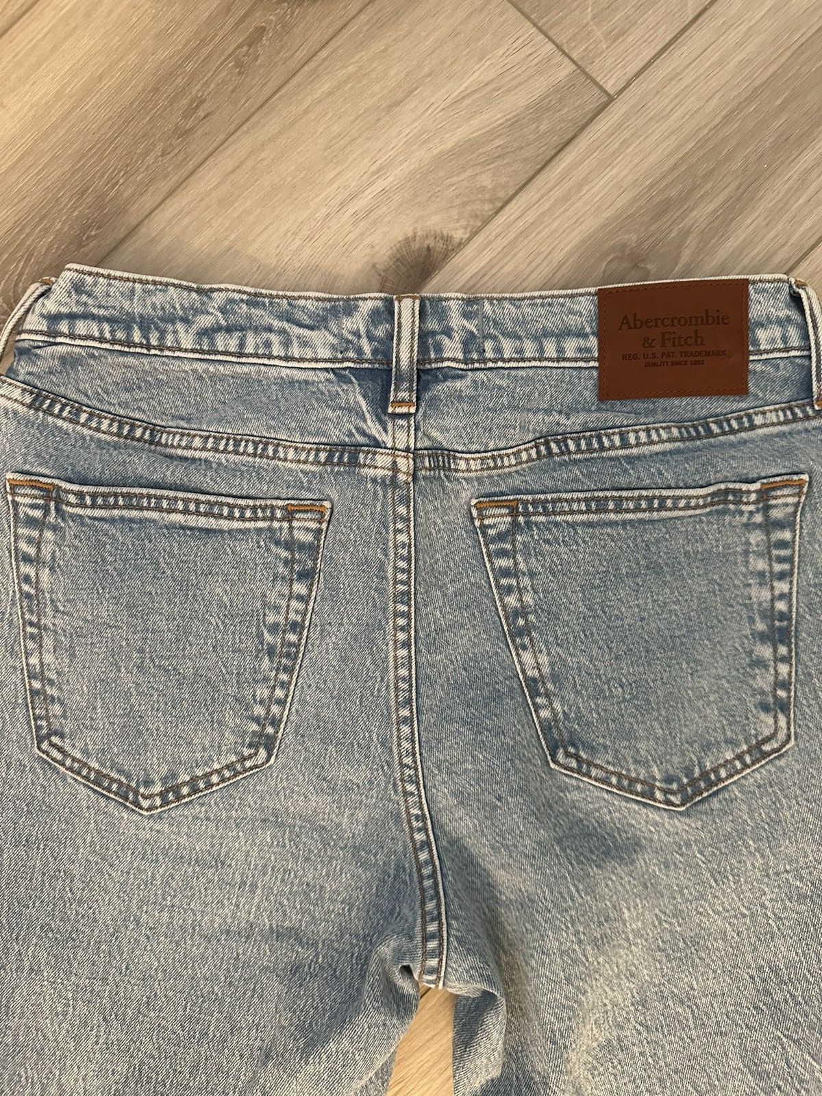 Abercrombie & Fitch Light Denim (Loose fit) Size US 30 / EU 46 - 6 Thumbnail