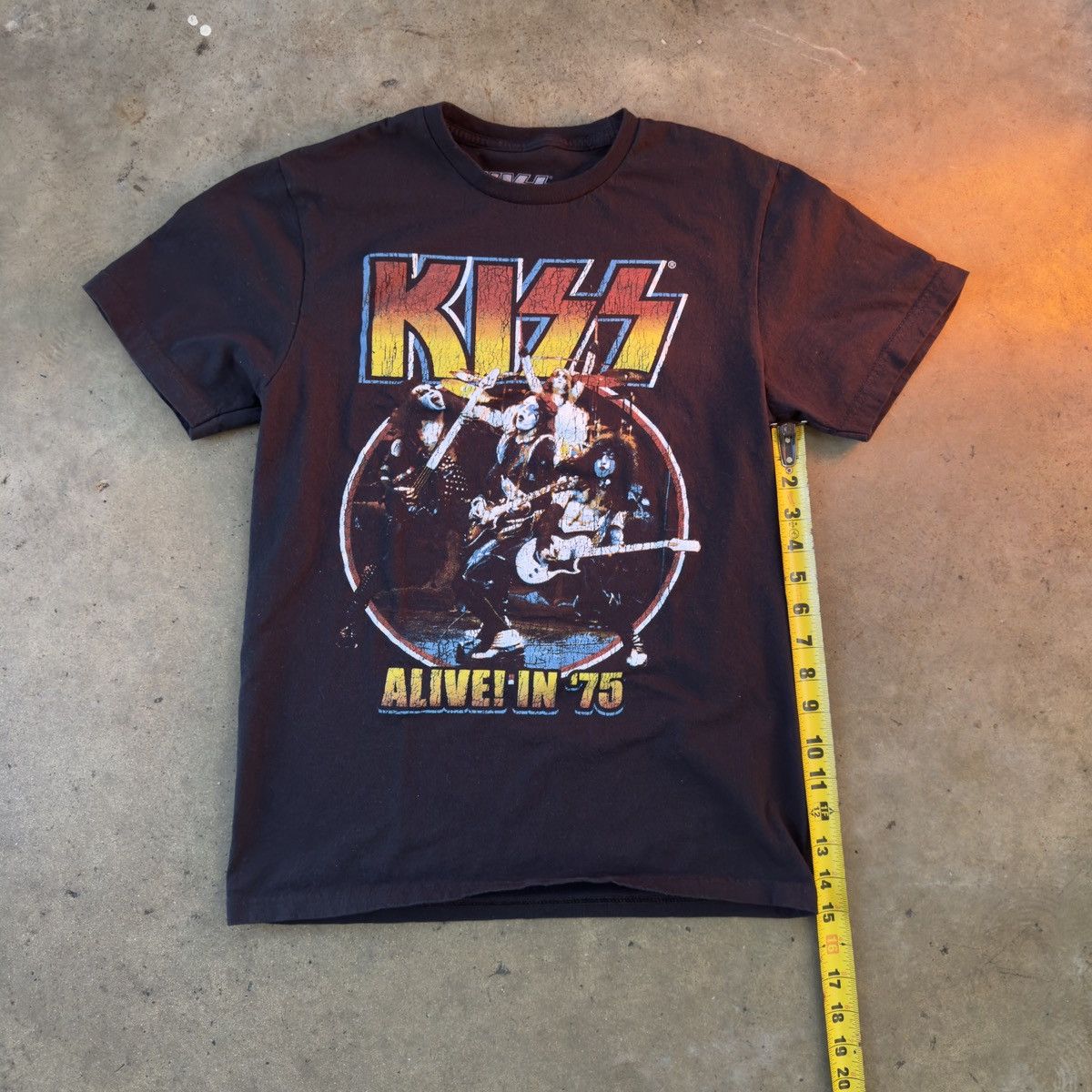 Mad Engine KISS Alive in 75 Rock Tee Distressed Faded Black Band Shirt Size US S / EU 44-46 / 1 - 4 Thumbnail