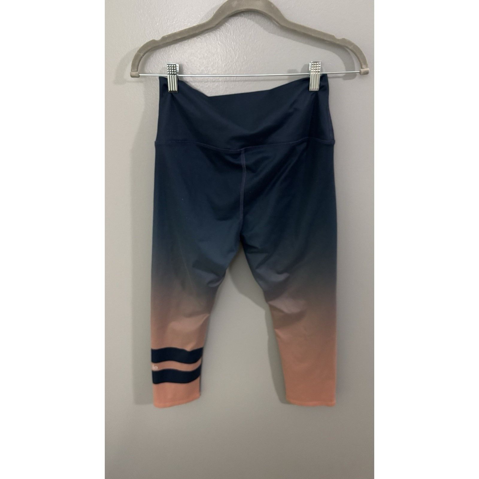 Alo Alo Cropped Leggings Medium Size 28" / US 6 / IT 42 - 3 Thumbnail