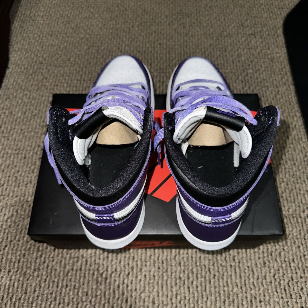 Jordan Brand × Nike Jordan 1 Retro High Court Purple White (GS) Size US 7 / EU 40 - 5 Thumbnail