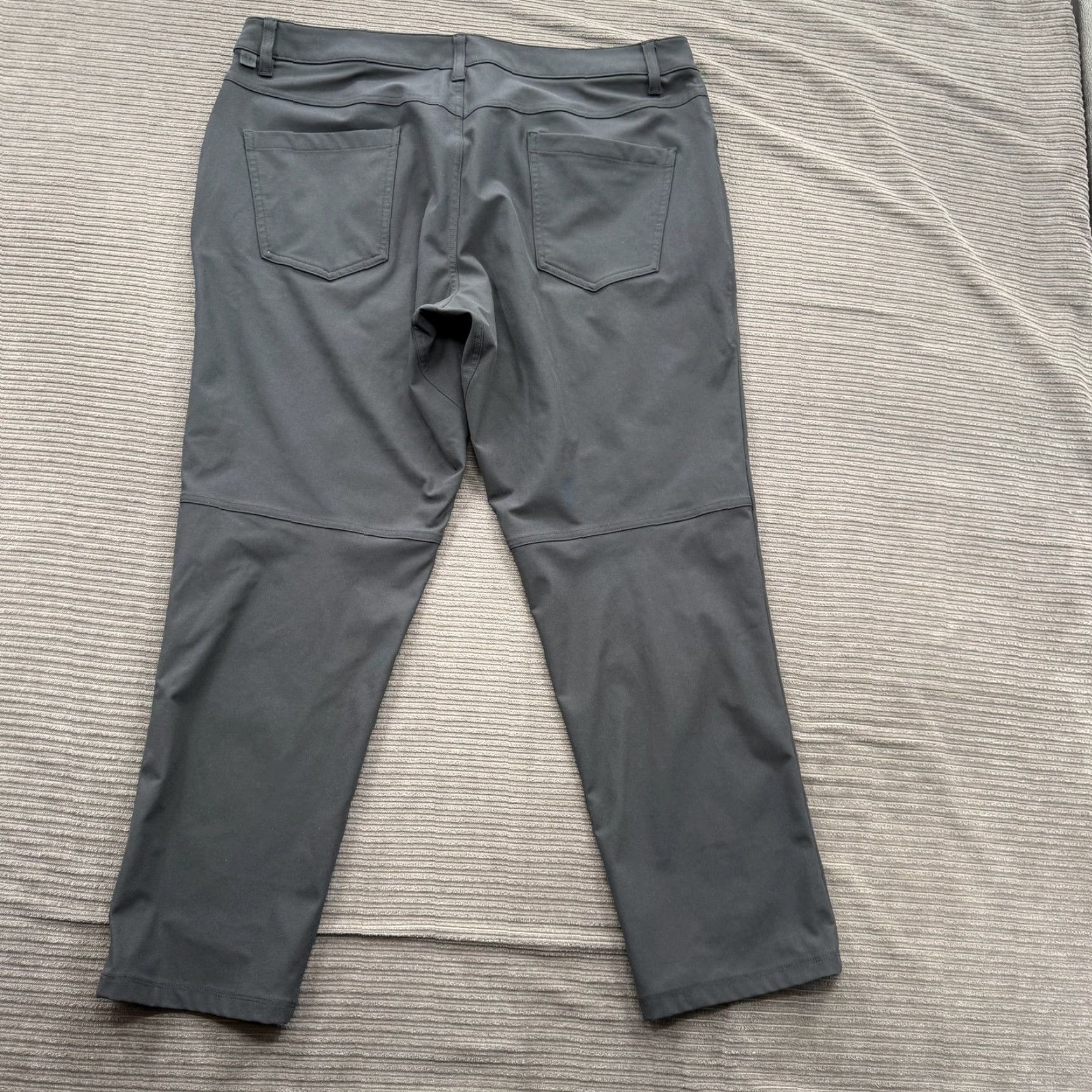 Lululemon Lululemon Pants Mens 36 Black Relaxed Fit Athletic Stretch Golf Travel Performance Chino Straight Pockets Belt Loops Zip Fly Button Vintage No Mens Size US 36 / EU 52 - 2 Thumbnail