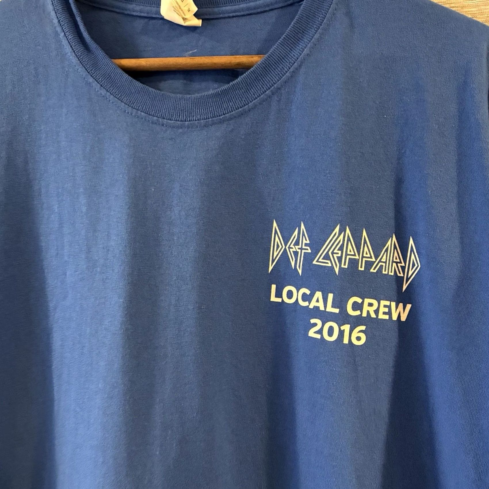 Vintage VINTAGE Kiss Def Leppard Local Crew Tour T-Shirt Blue XL Men Short Sleeve Crew Neck 2016 Band Music Gilden Cotton Size US XL / EU 56 / 4 - 4 Thumbnail