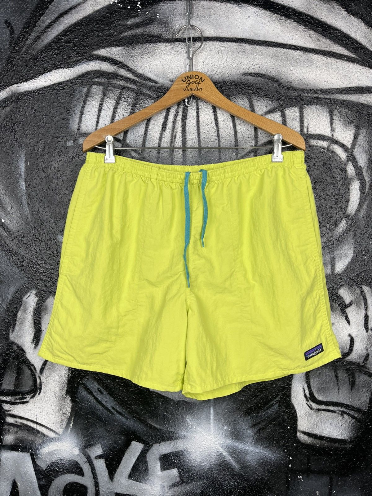 Patagonia Patagonia Phosphorus Green Baggies Shorts Men’s Size L Size US 34 / EU 50 - 2 Thumbnail